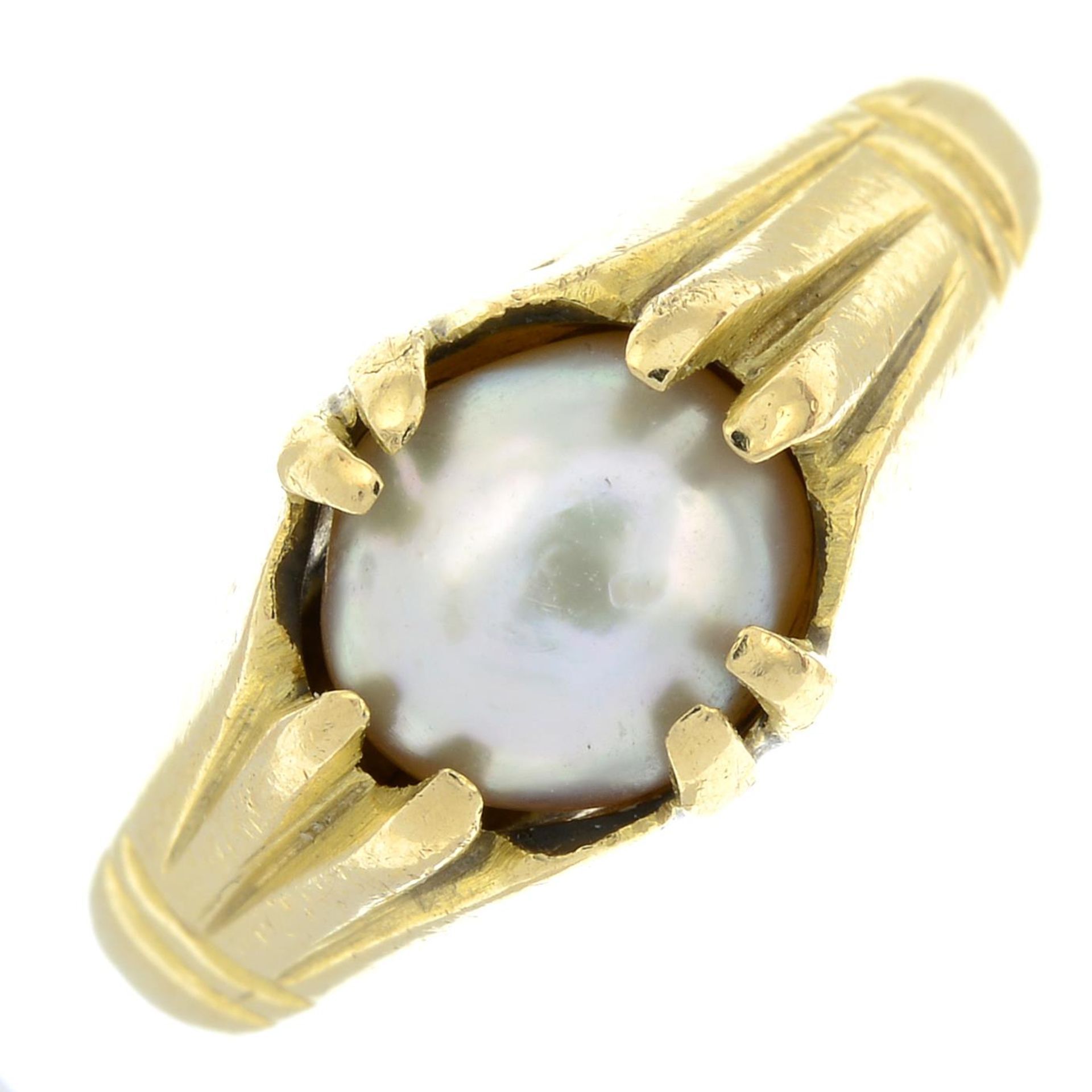 A pearl single-stone ring.Ring size I.