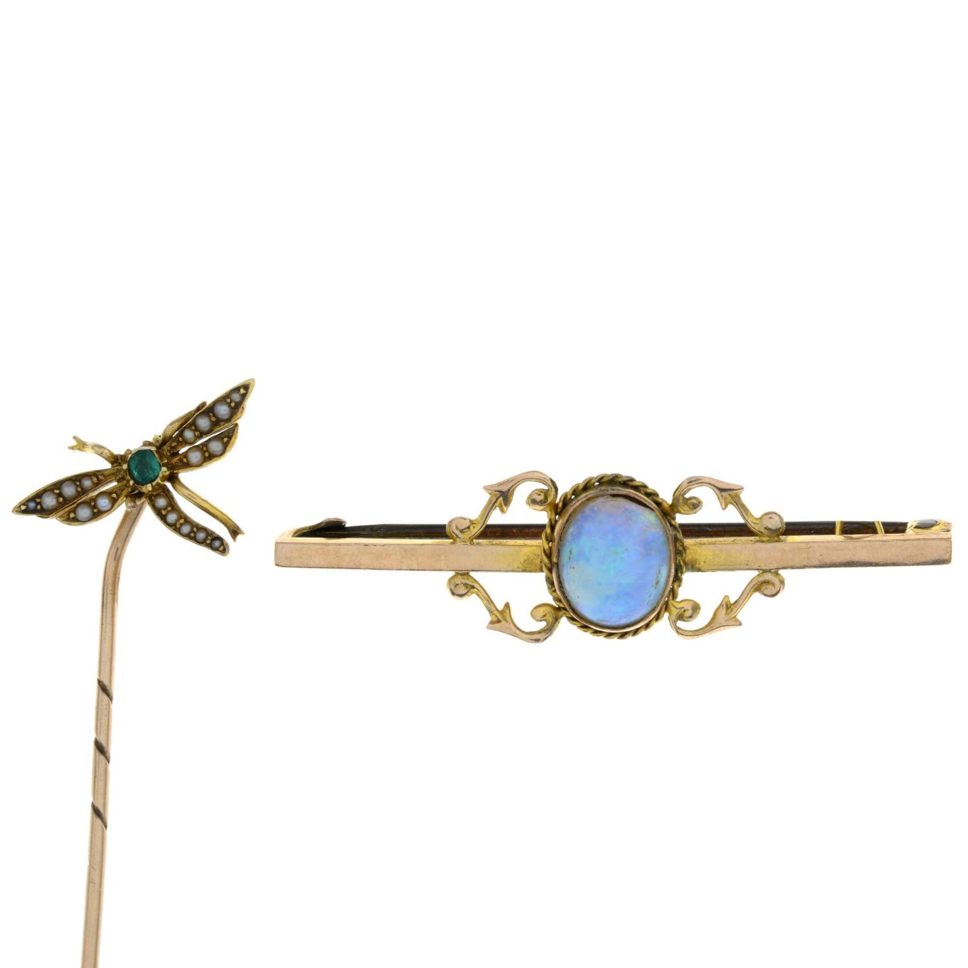 9ct gold opal bar brooch, hallmarks for Chester, partially indistinct, length 4.7cms, 3.3gms.