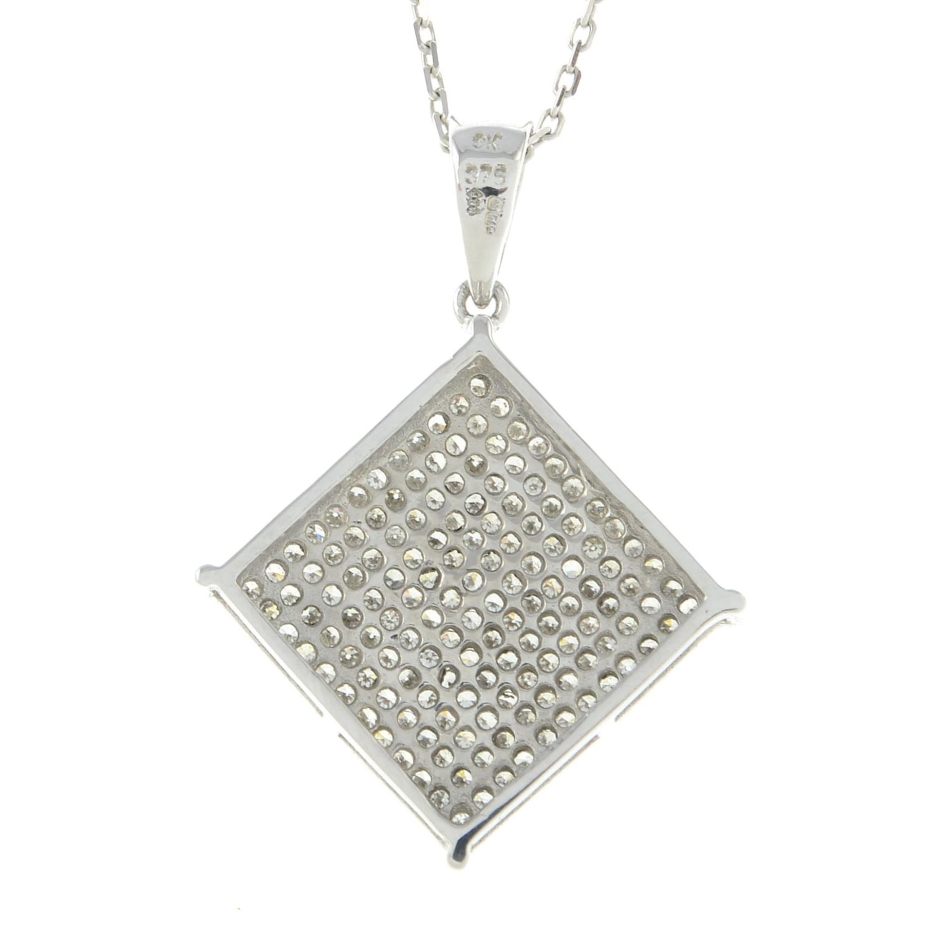 A 9ct gold diamond pendant, with 9ct gold chain.Total diamond weight 0.85ct. - Bild 2 aus 2