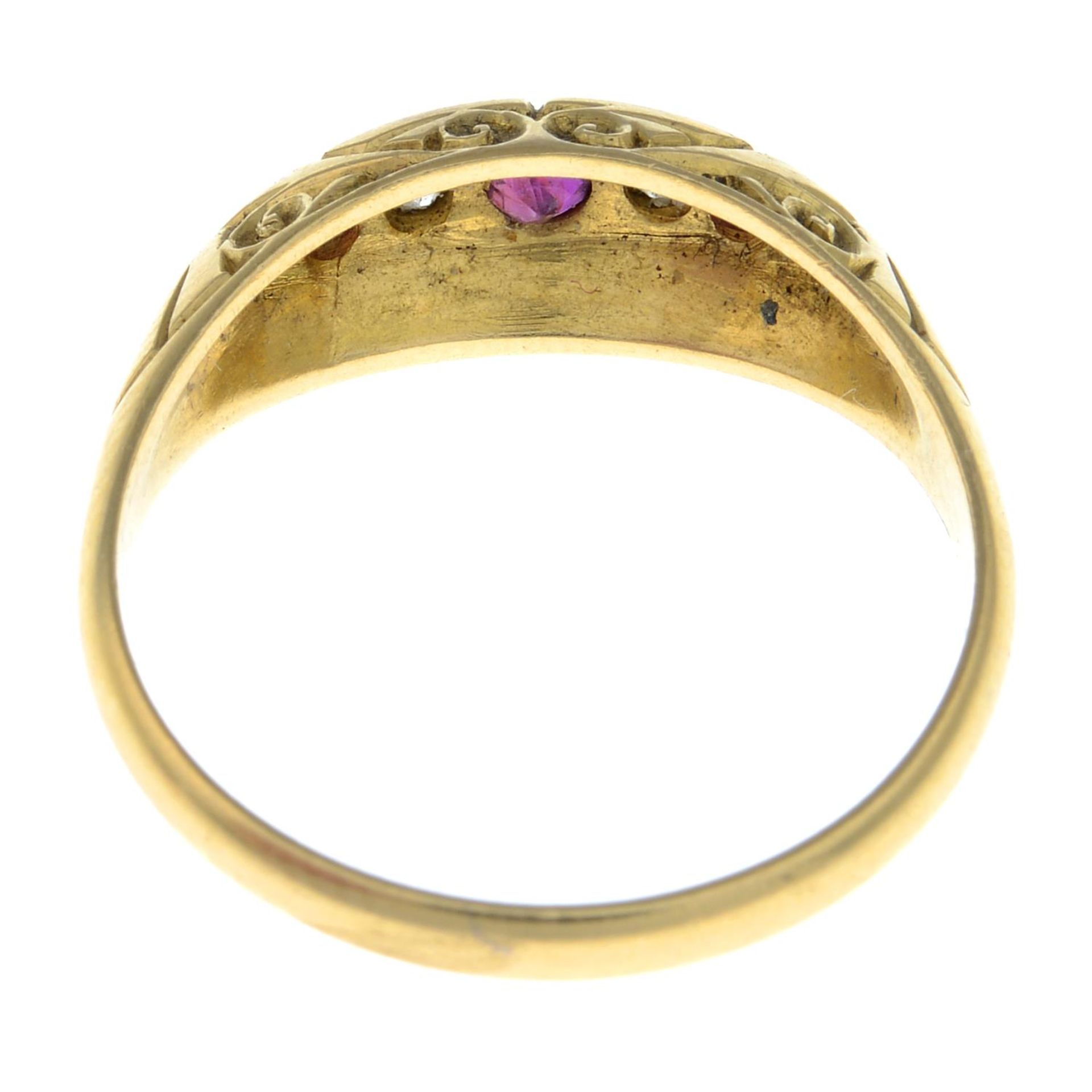 An early 20th century 18ct gold ruby and old-cut diamond five-stone ring.Hallmarks for Chester, - Bild 3 aus 3