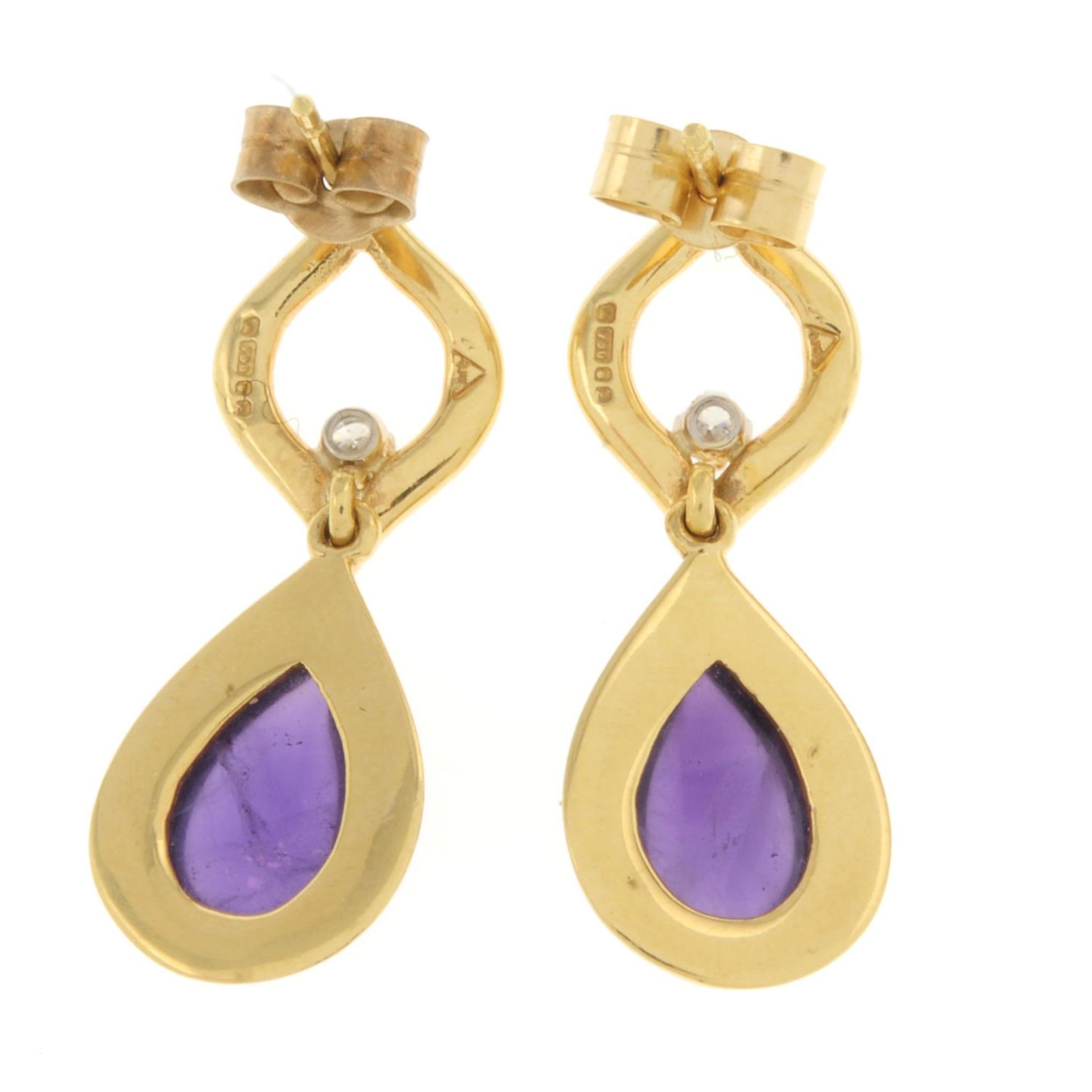 A pair of 18ct gold amethyst drop earrings, - Bild 2 aus 2