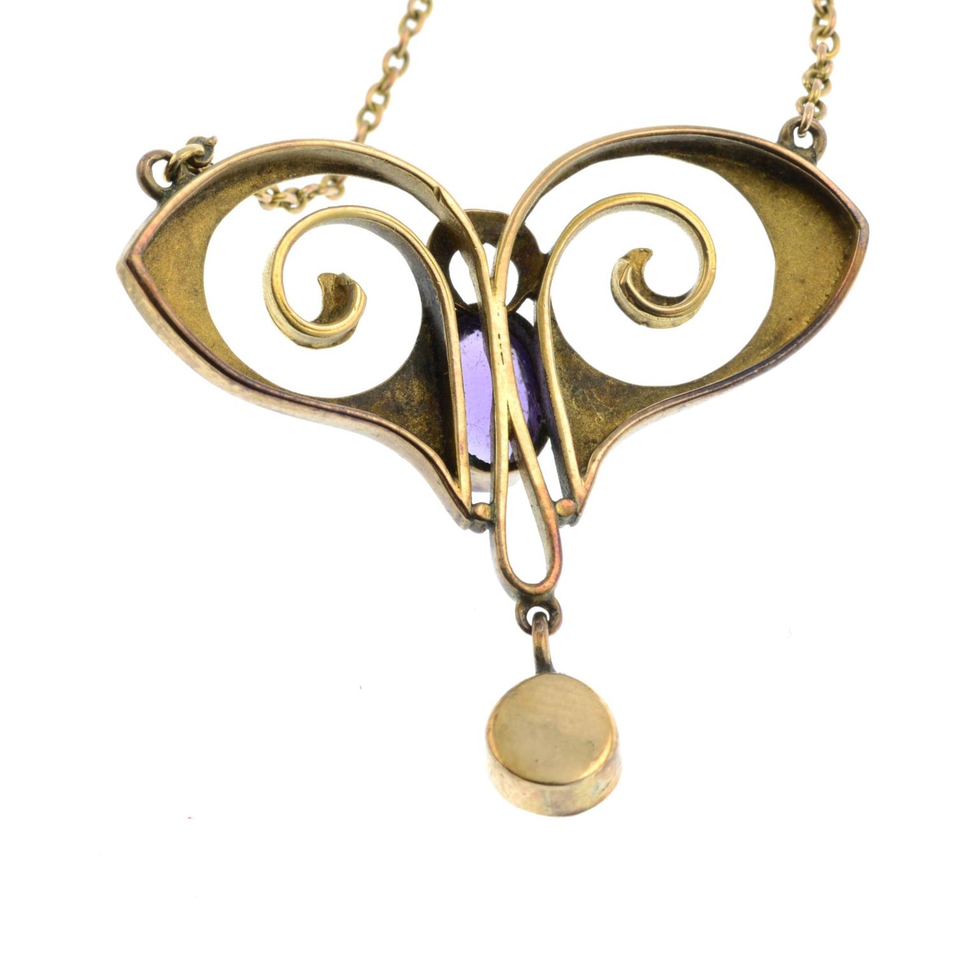 An Art Nouveau gold amethyst and mother-of-pearl necklace. - Bild 2 aus 3