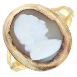 A mid Victorian 22ct gold shell cameo ring,