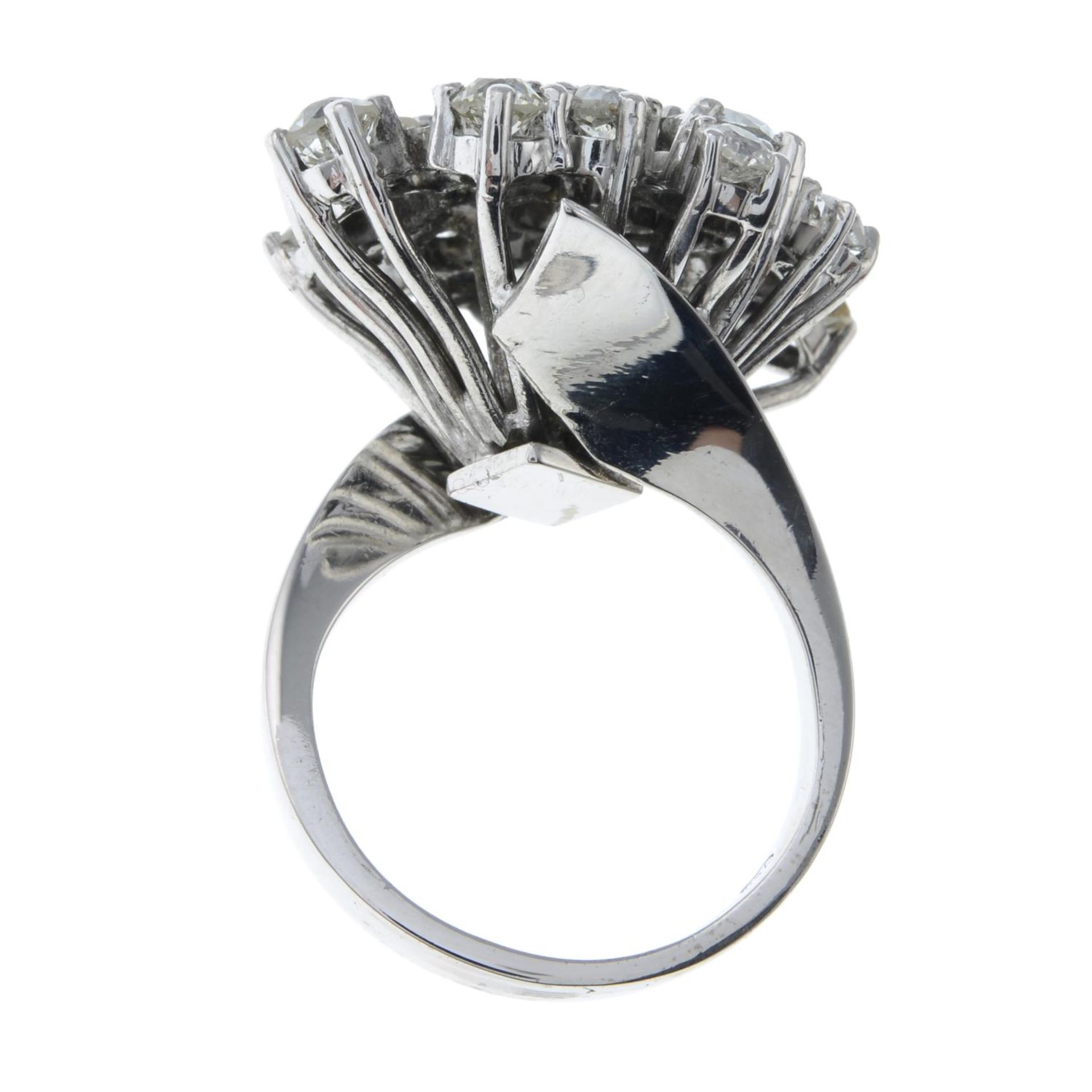 A mid 20th century 18ct gold old-cut diamond cocktail ring.Estimated total diamond weight 4 to - Bild 6 aus 6