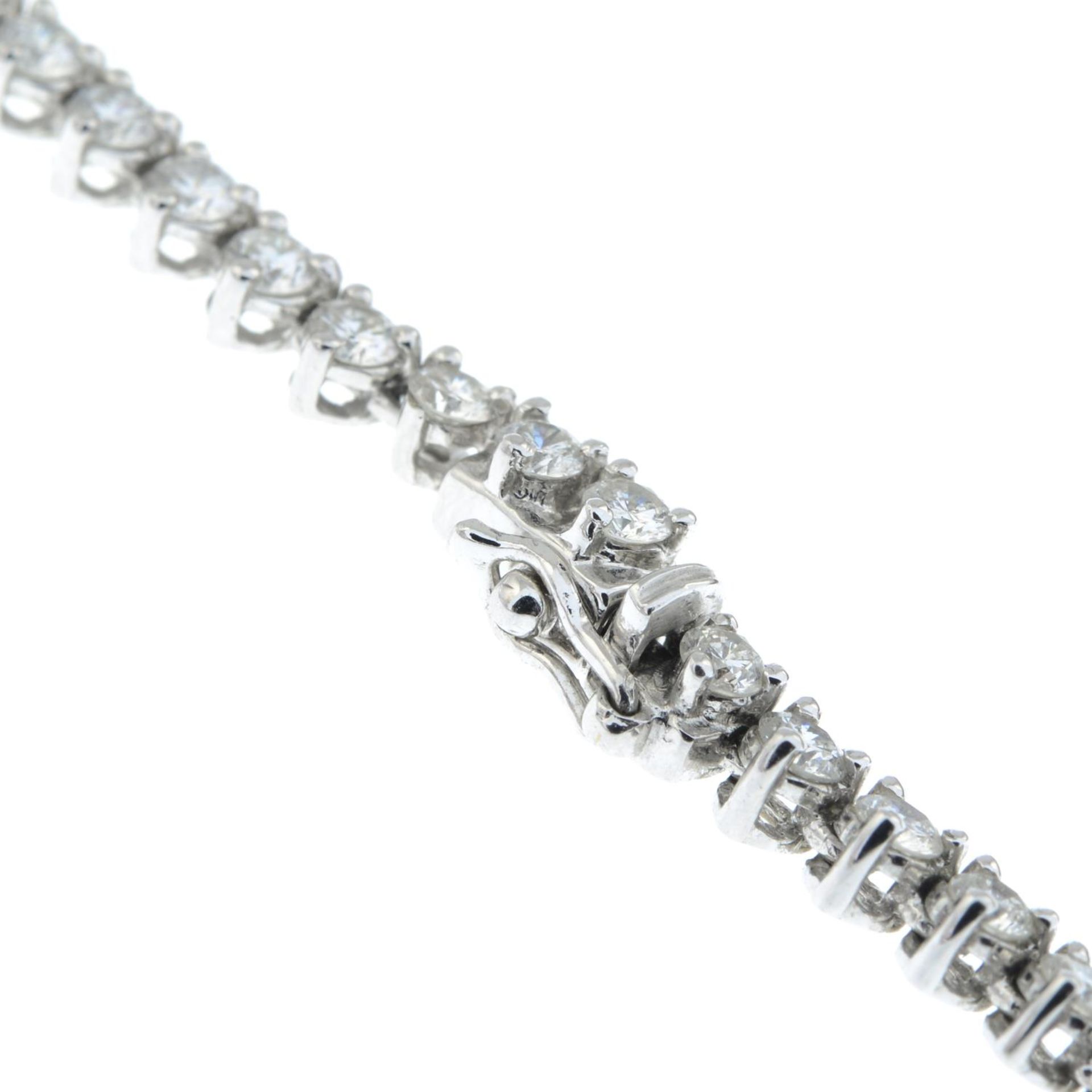 A graduated brilliant-cut diamond line necklace. - Bild 6 aus 6