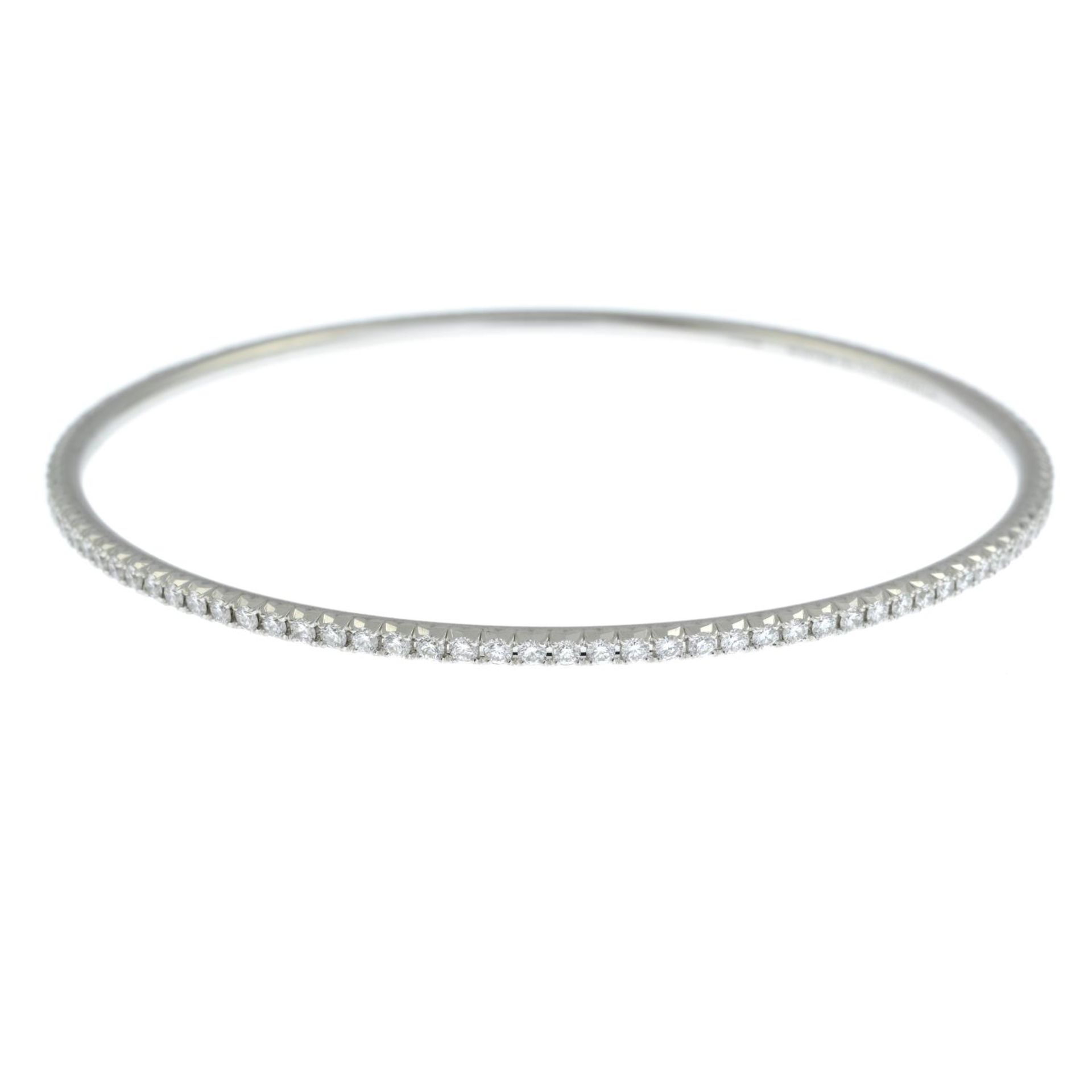 An 18ct gold brilliant-cut diamond 'Metro' bangle, - Bild 2 aus 3