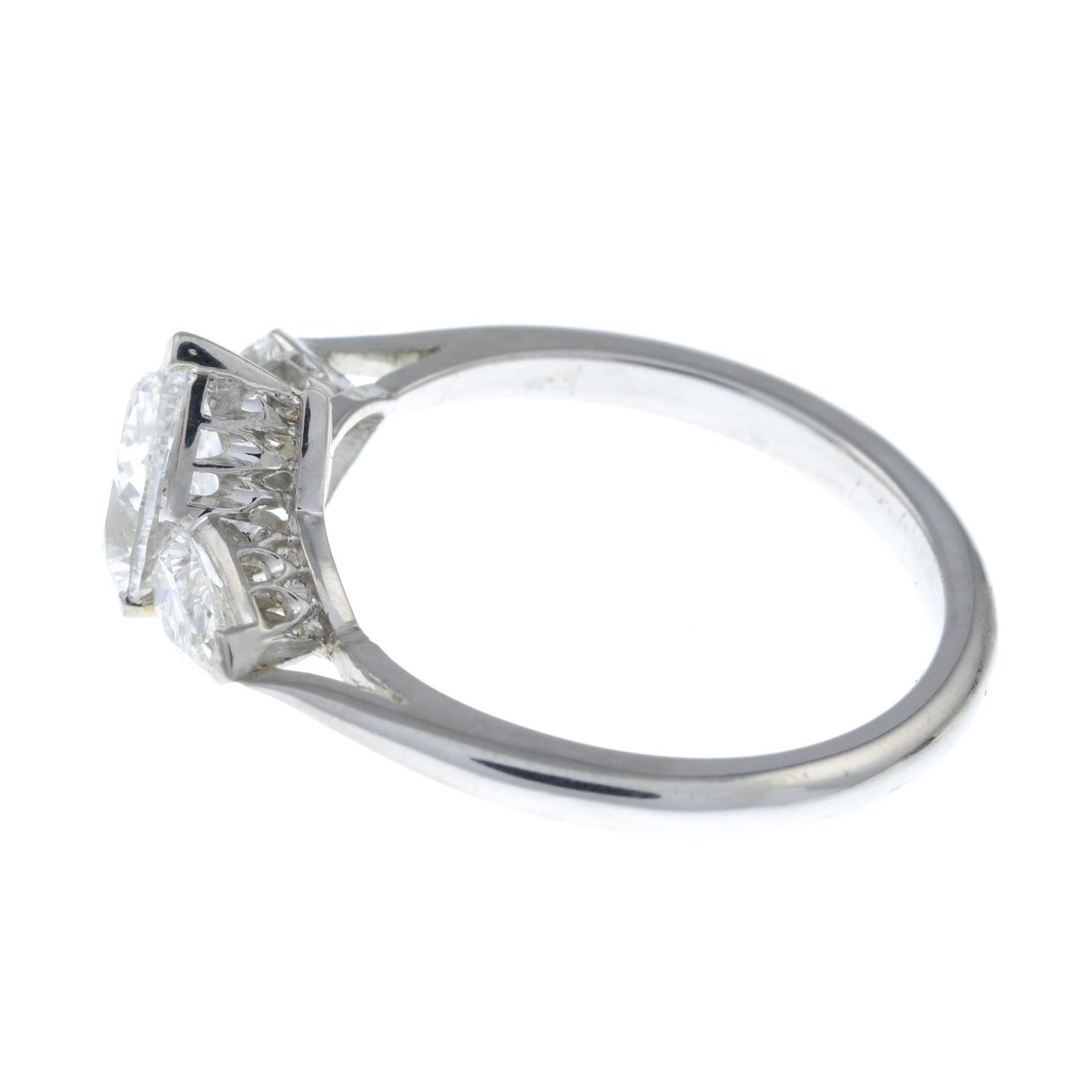 A pear-shape diamond three-stone ring.With report 1146953348, - Bild 5 aus 7