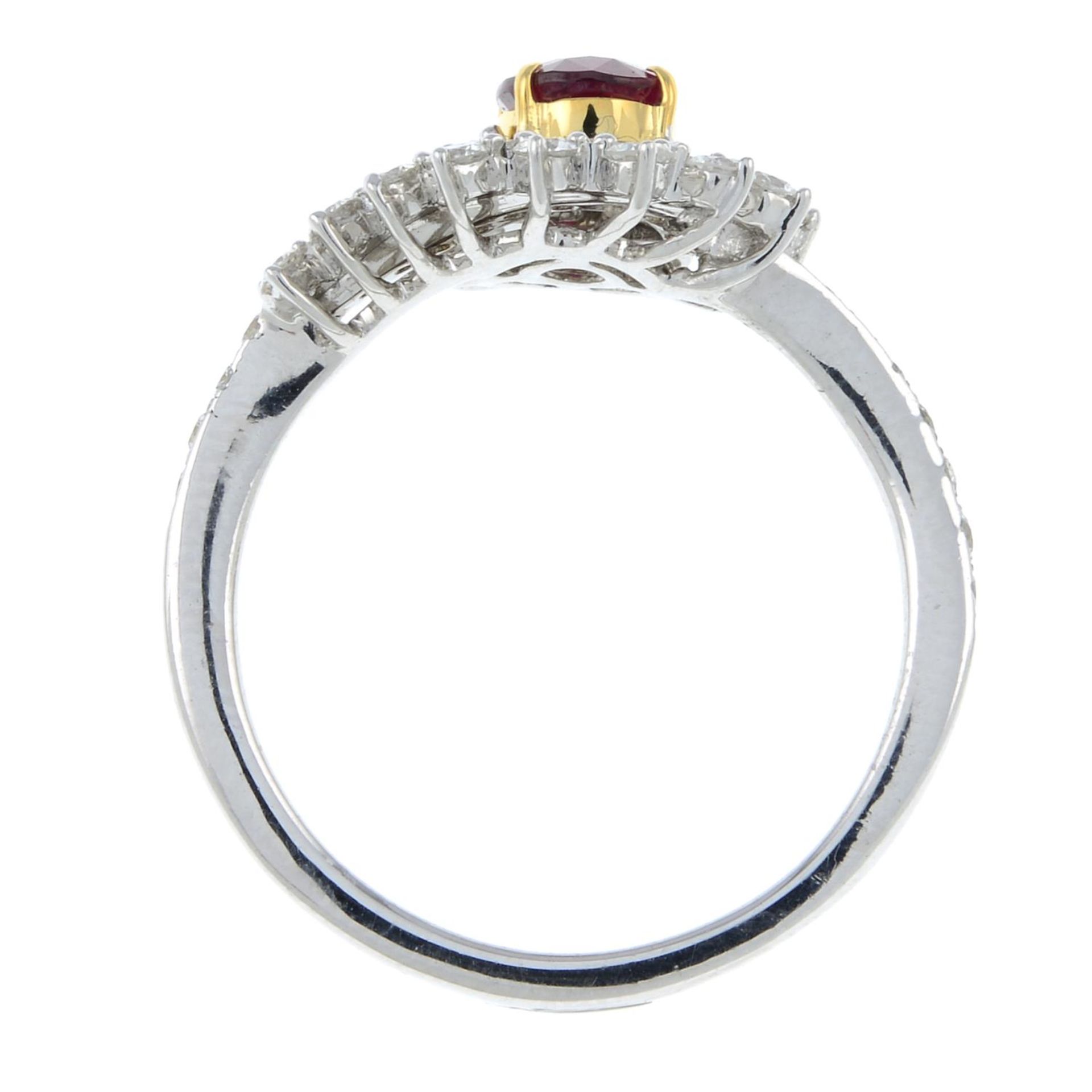 A 'Pigeon's Blood' Burmese ruby and vari-cut diamond dress ring.With report GRS2021-011099, - Bild 6 aus 7