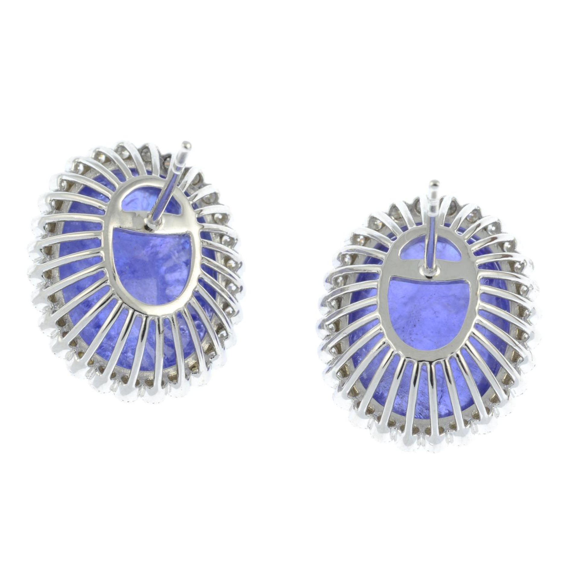 A pair of tanzanite cabochon and brilliant-cut diamond earrings.Total tanzanite weight - Bild 4 aus 4