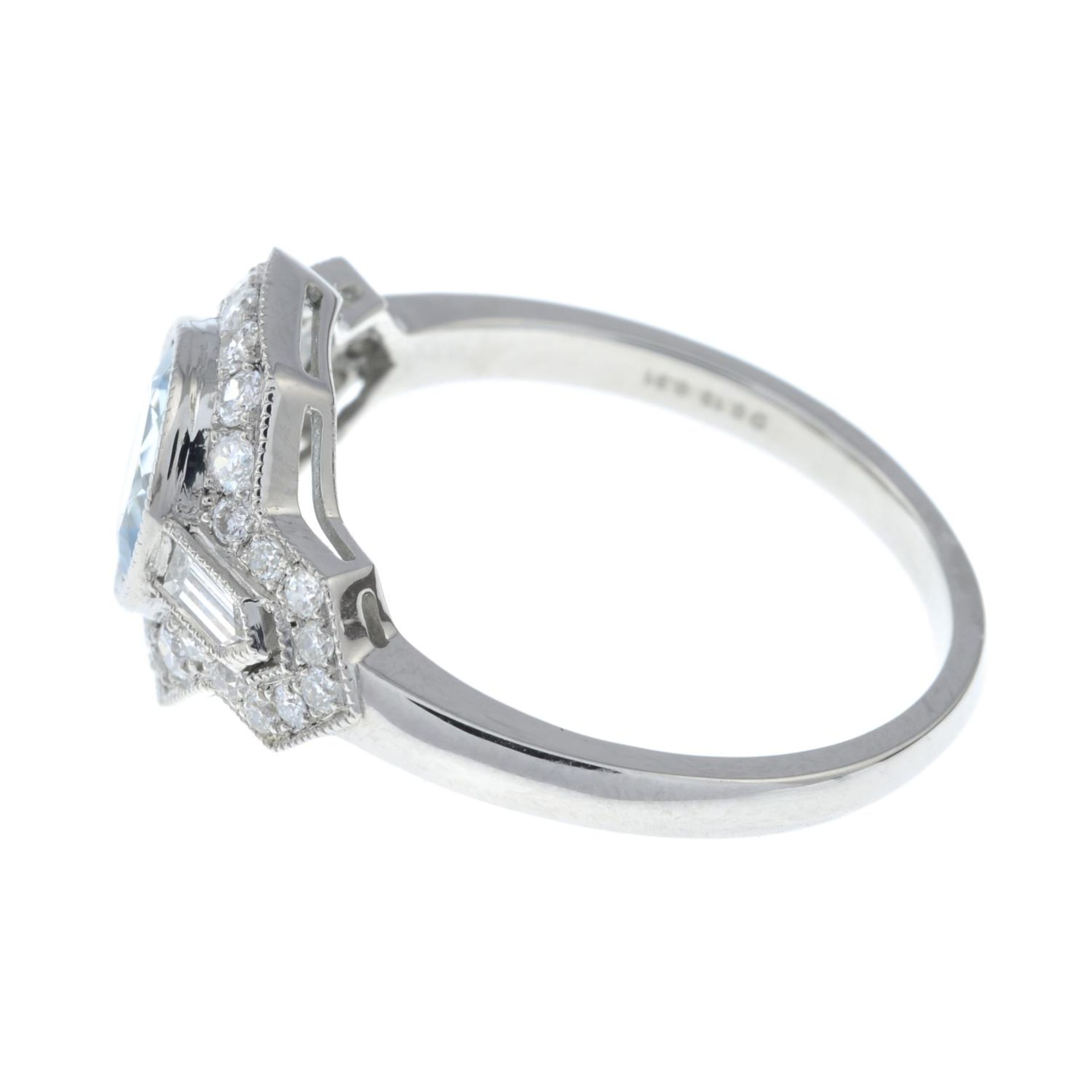 An aquamarine and diamond ring.Aquamarine calculated weight 0.75ct, - Bild 5 aus 6