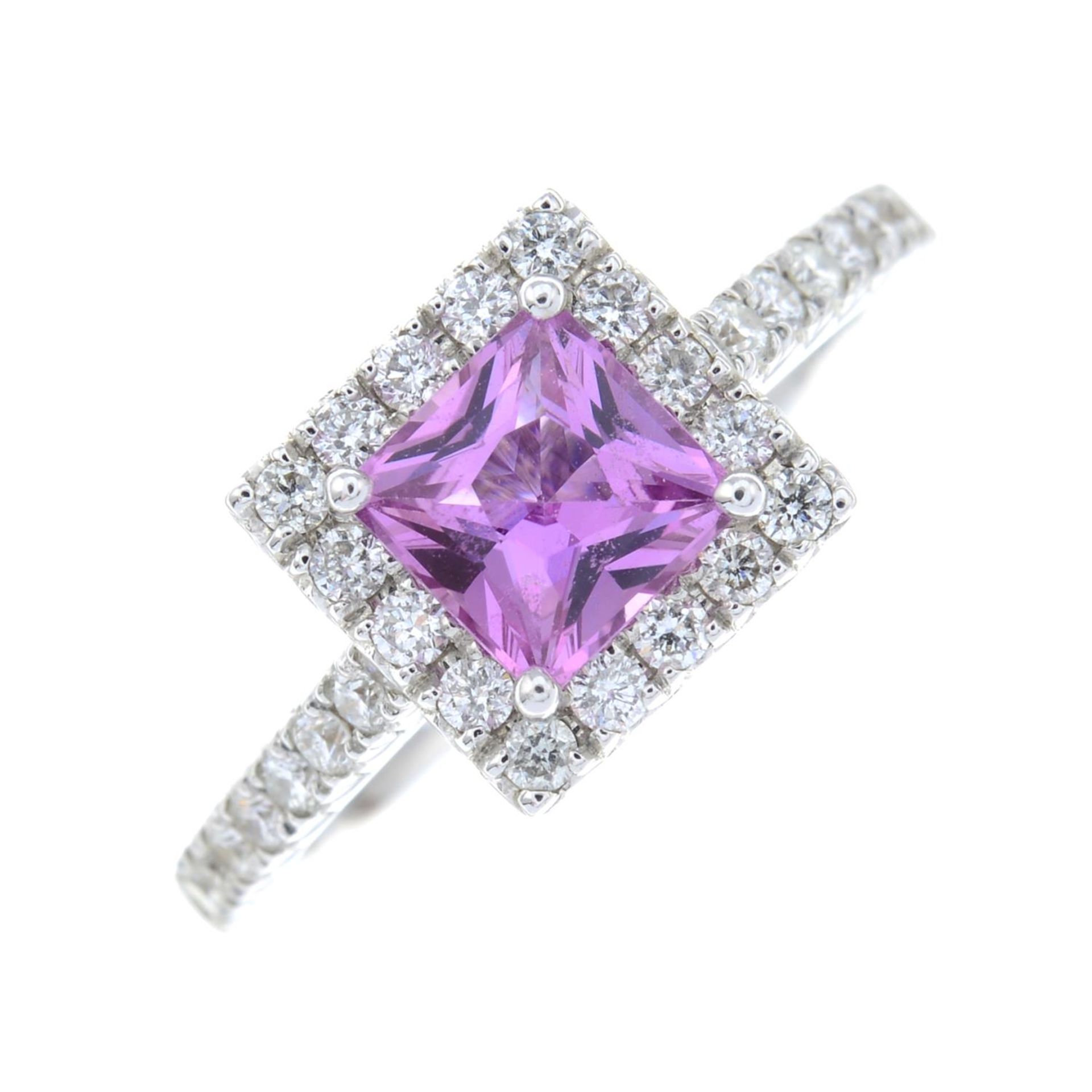 A pink sapphire and diamond square-shape cluster ring. - Bild 2 aus 6