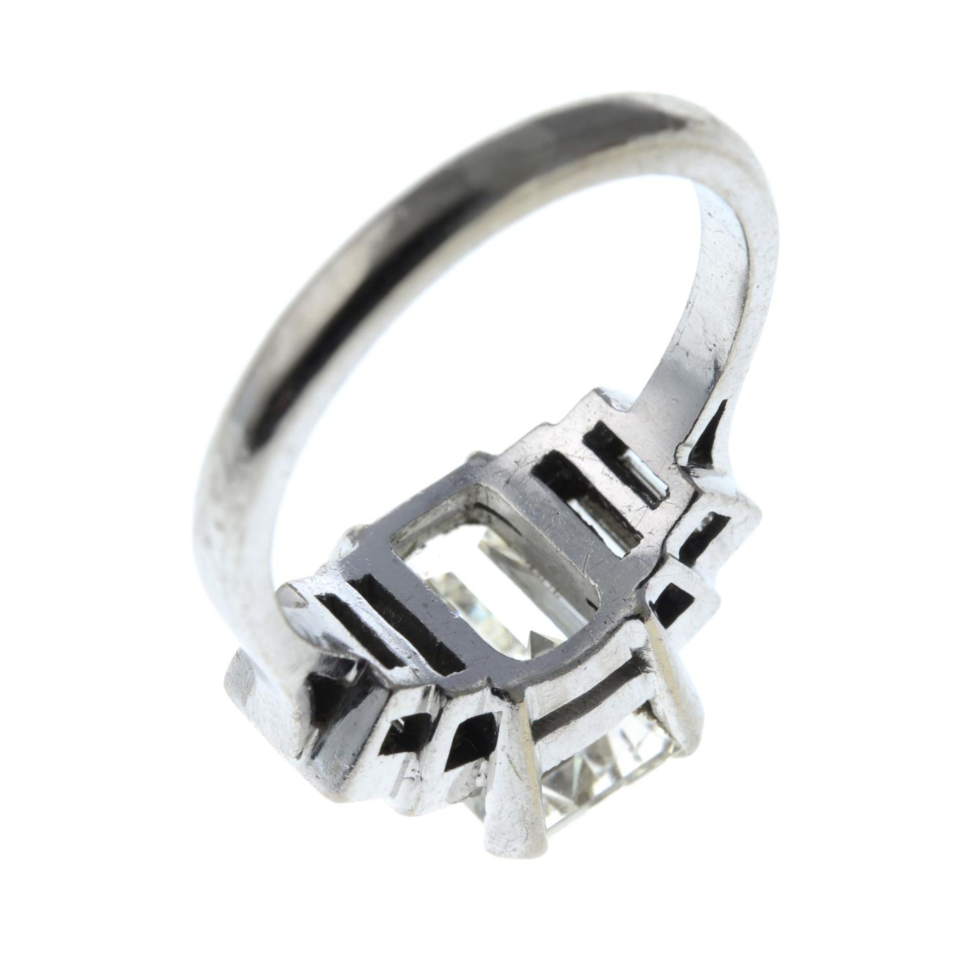 A rectangular-shape diamond single-stone ring, - Image 4 of 8