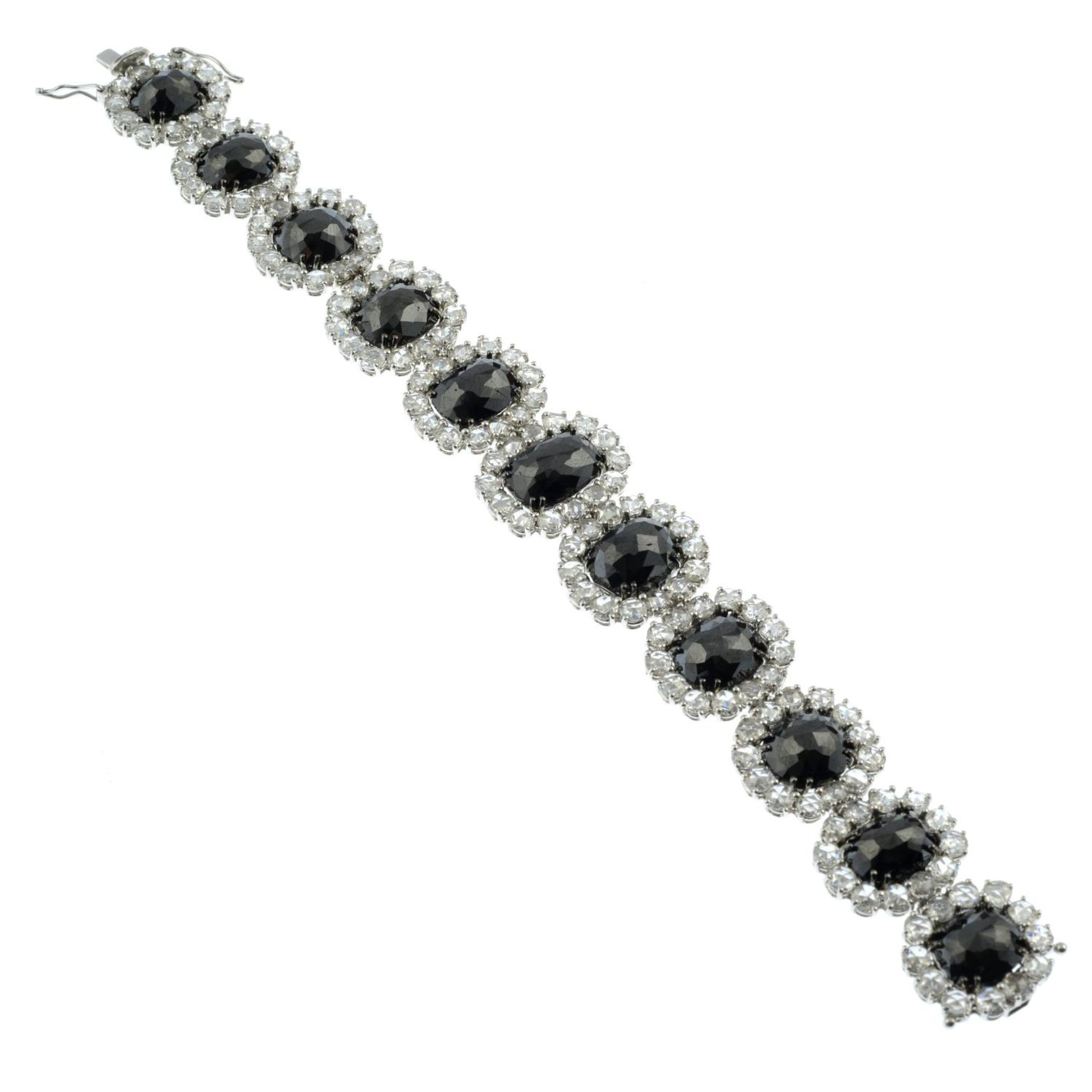 A slightly graduated 'black' diamond and rose-cut diamond cluster bracelet.Estimated dimensions of - Bild 3 aus 4