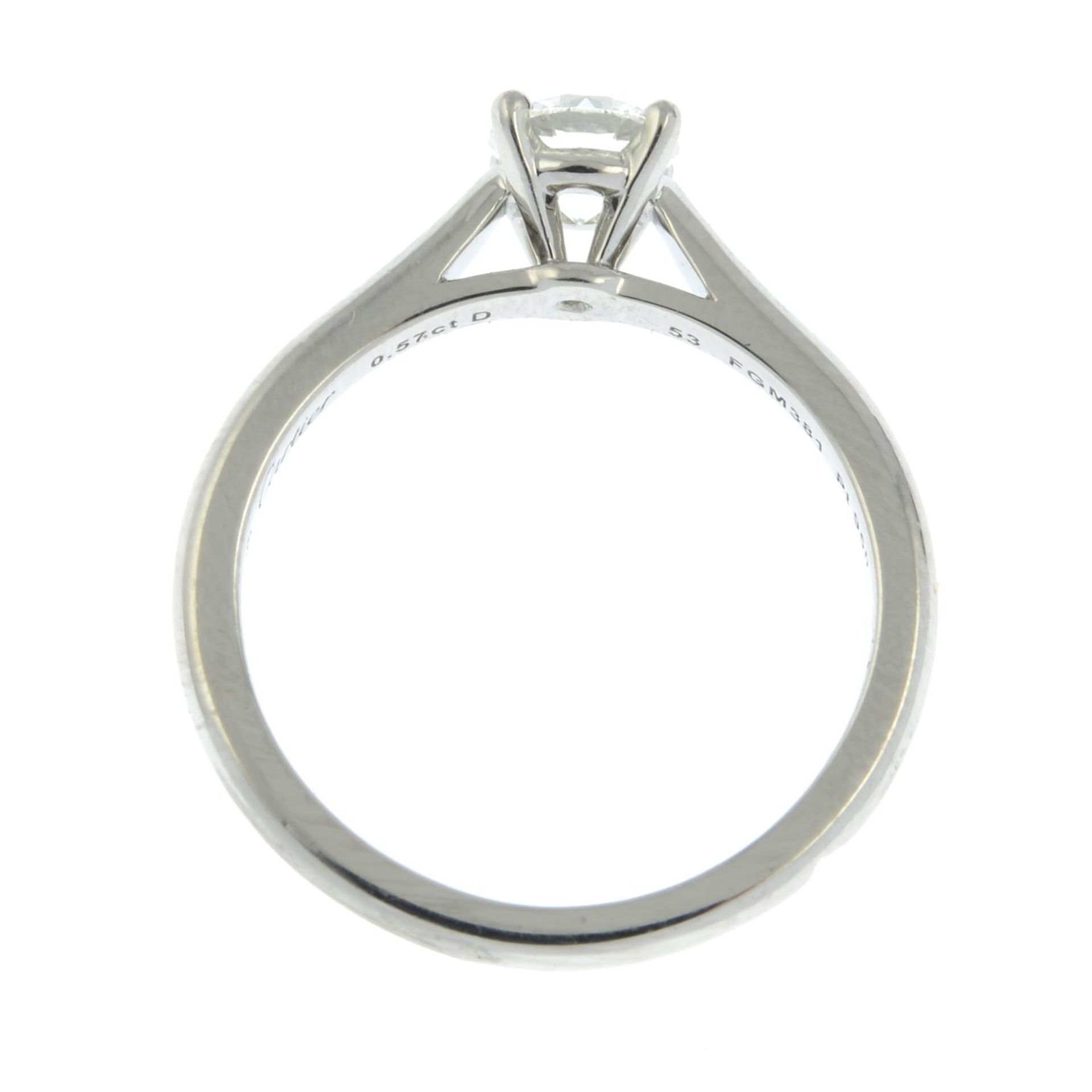 A platinum brilliant-cut diamond single-stone ring, - Bild 6 aus 6