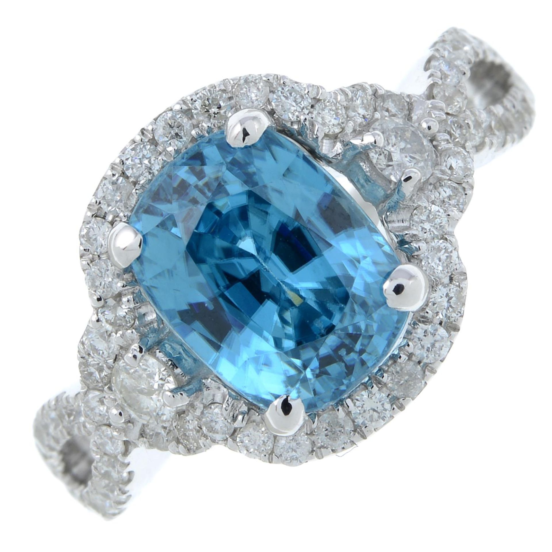 A blue zircon and diamond dress ring.Estimated dimensions of zircon 9 by 6.9 by 6mms. - Bild 2 aus 6