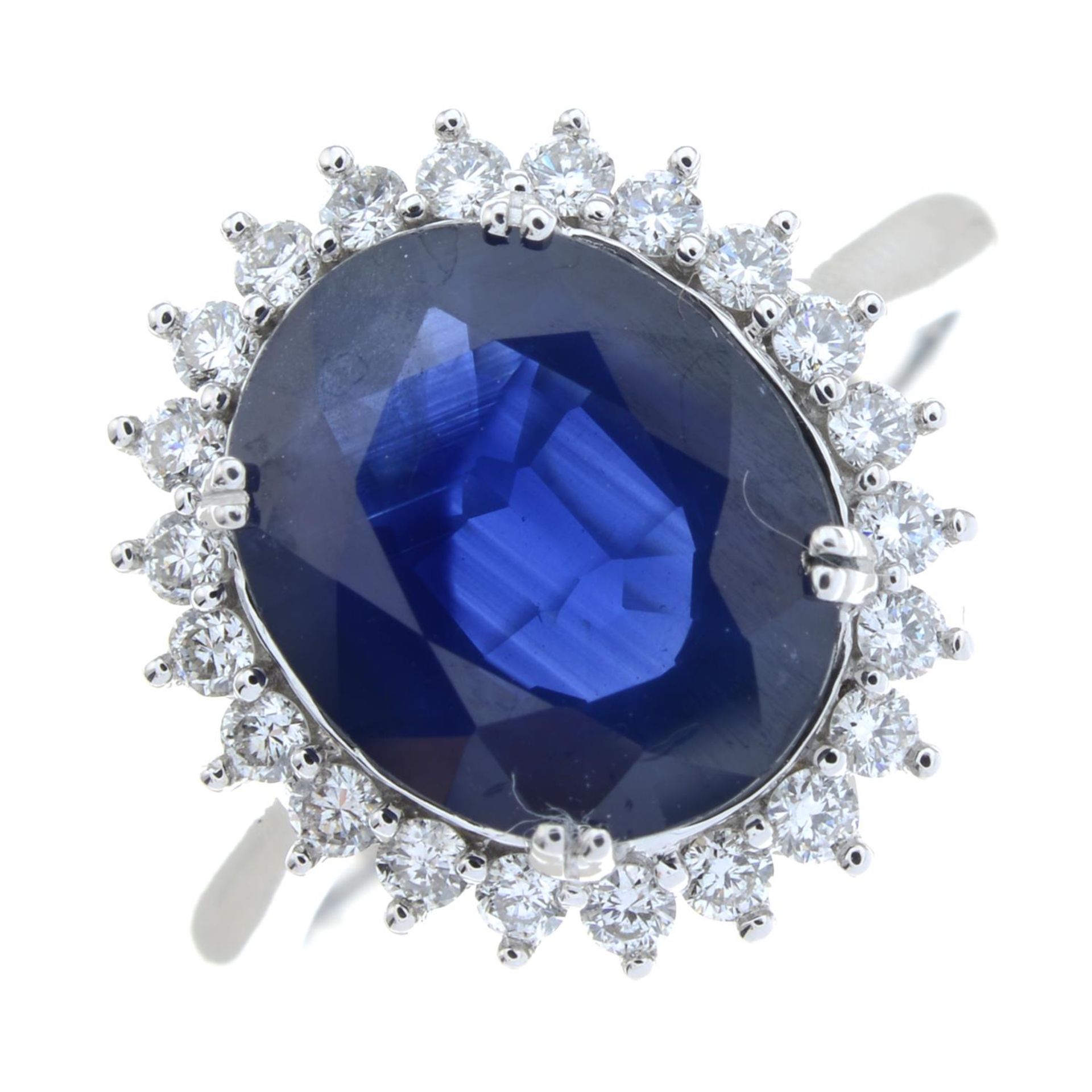 A sapphire and brilliant-cut diamond cluster ring. - Bild 2 aus 6