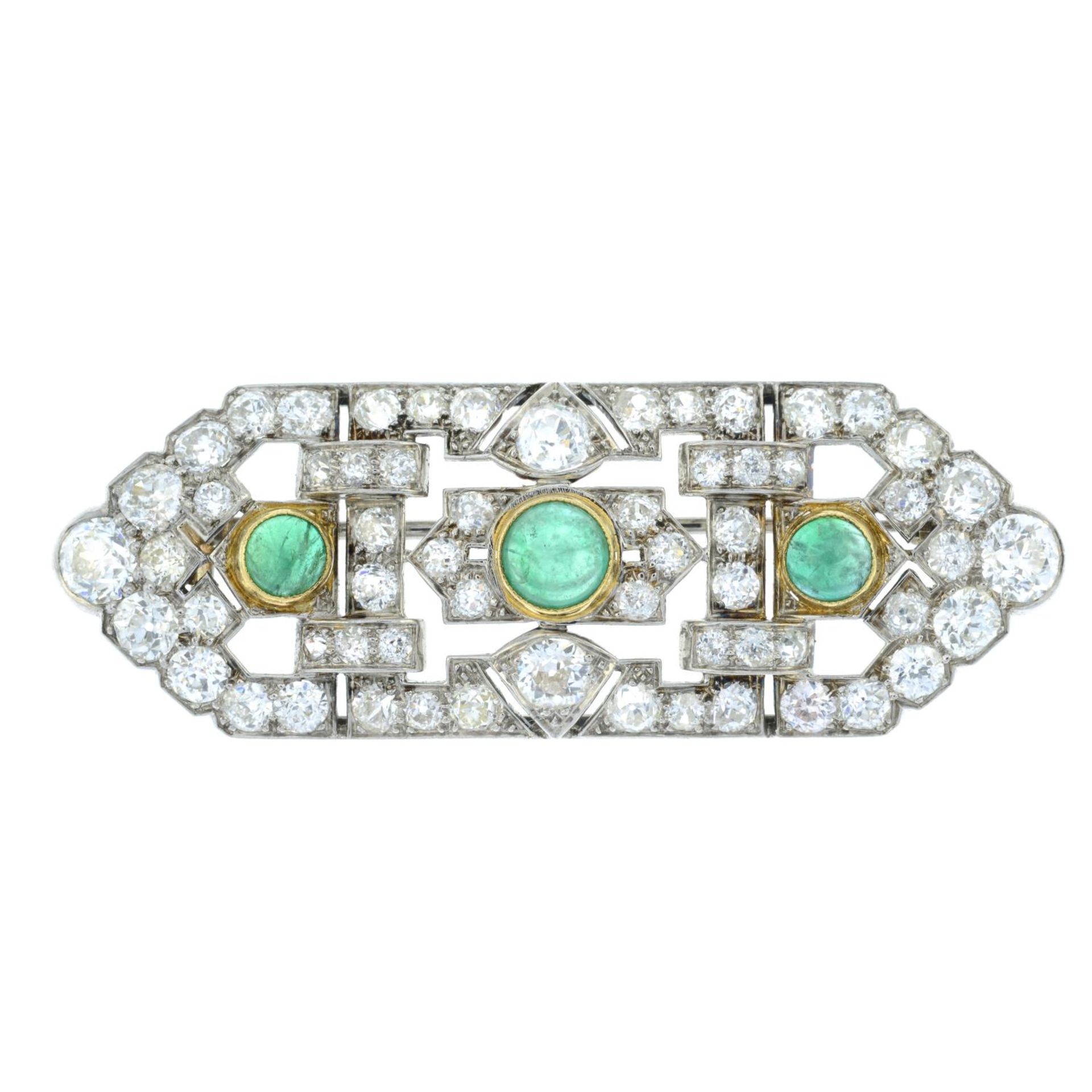 An Art Deco platinum and gold, emerald and diamond geometric brooch. - Bild 2 aus 4