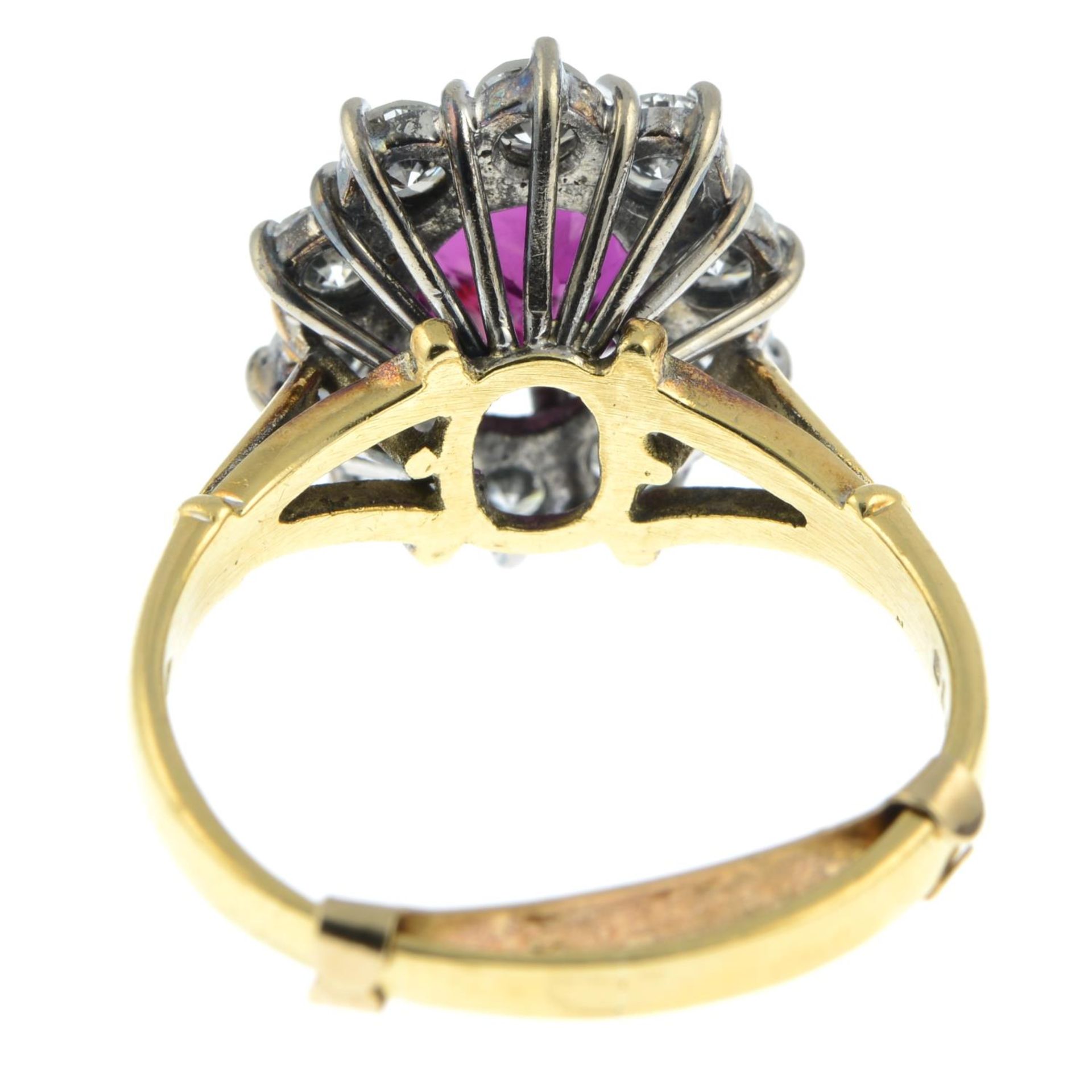 An 18ct gold ruby and brilliant-cut diamond cluster ring.Ruby calculated weight 1.78cts, - Bild 5 aus 6