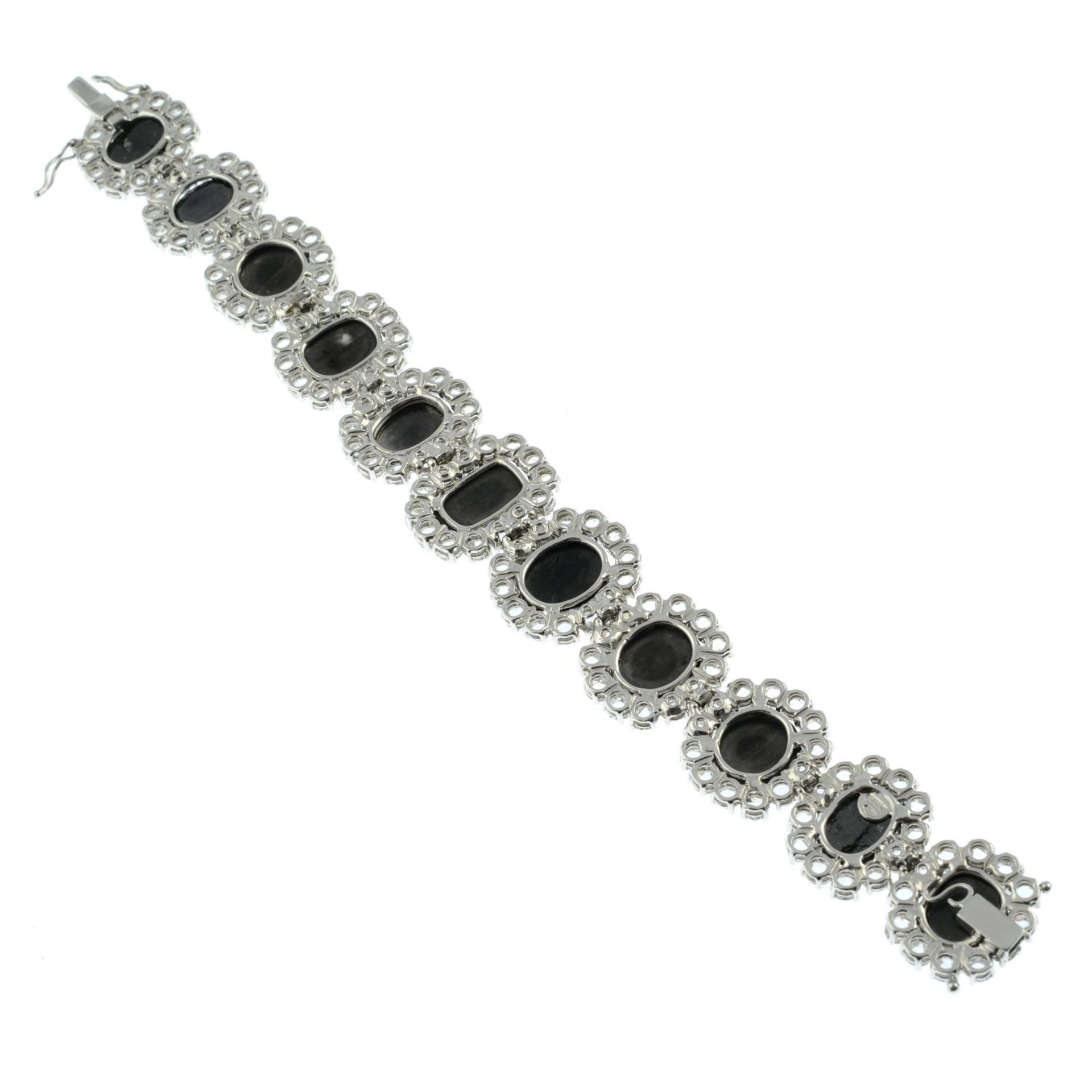 A slightly graduated 'black' diamond and rose-cut diamond cluster bracelet.Estimated dimensions of - Bild 4 aus 4