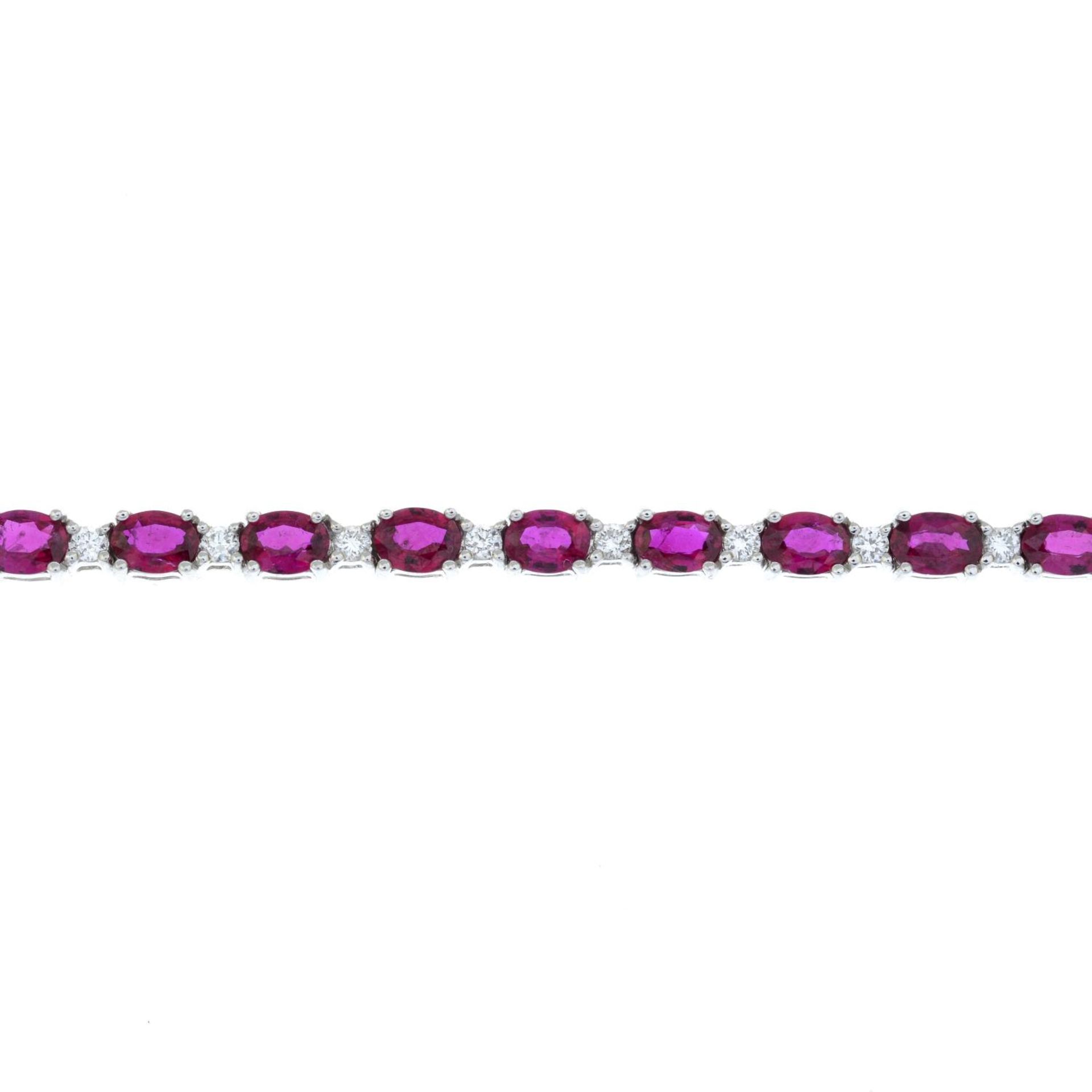An 18ct gold ruby and diamond line bracelet. - Bild 2 aus 4