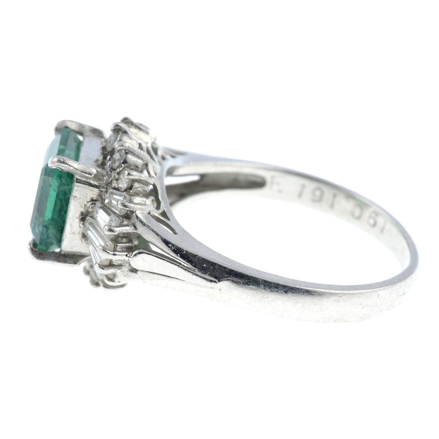 An emerald and vari-cut diamond dress ring. - Image 4 of 6