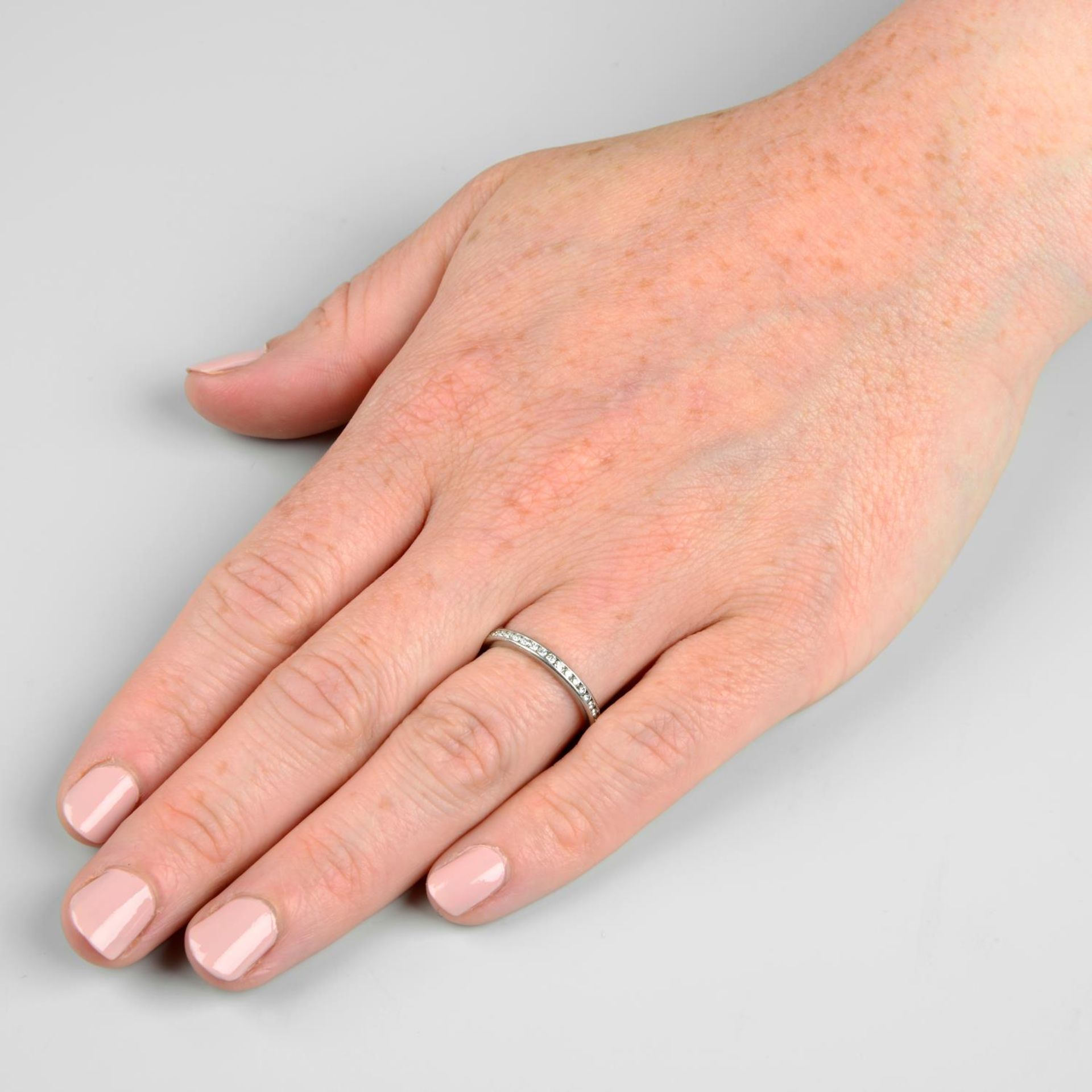 A platinum brilliant-cut diamond full eternity ring, by Tiffany & Co. - Bild 3 aus 6