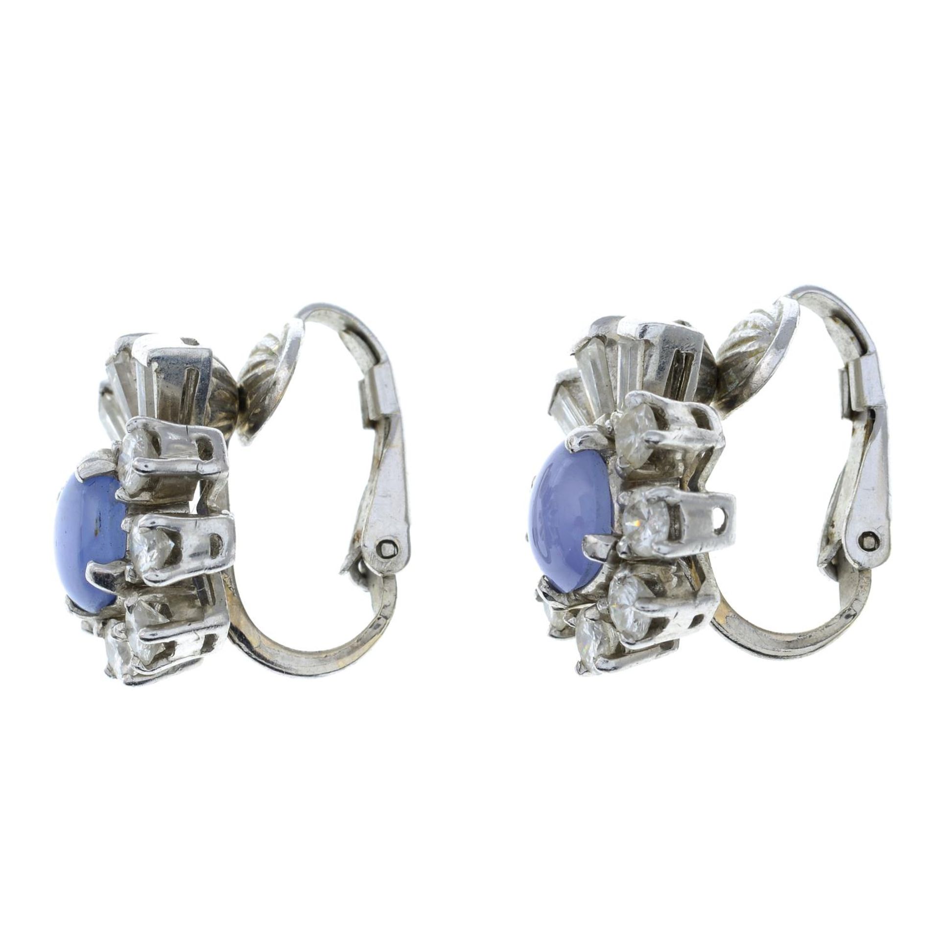 A pair of star sapphire and vari-cut diamond cluster earrings. - Bild 4 aus 4