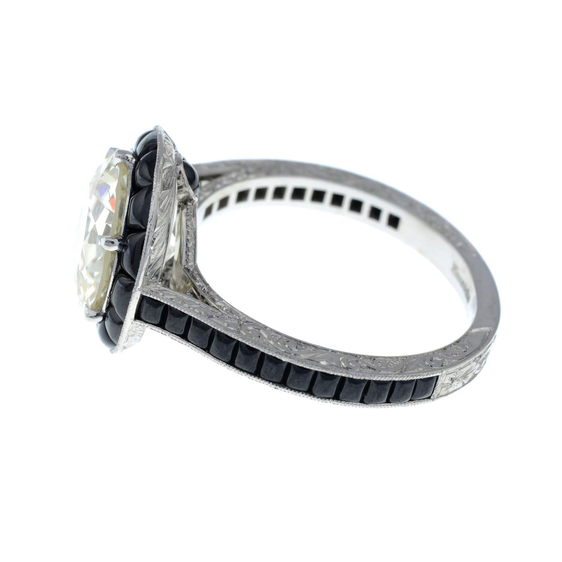 An old-cut diamond dress ring, with onyx surround and shoulders. - Image 5 of 5