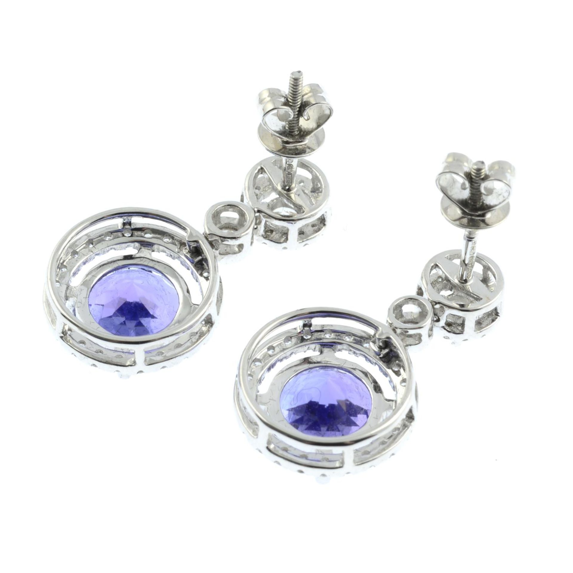 A pair of 18ct gold tanzanite and diamond cluster drop earrings. - Bild 3 aus 3