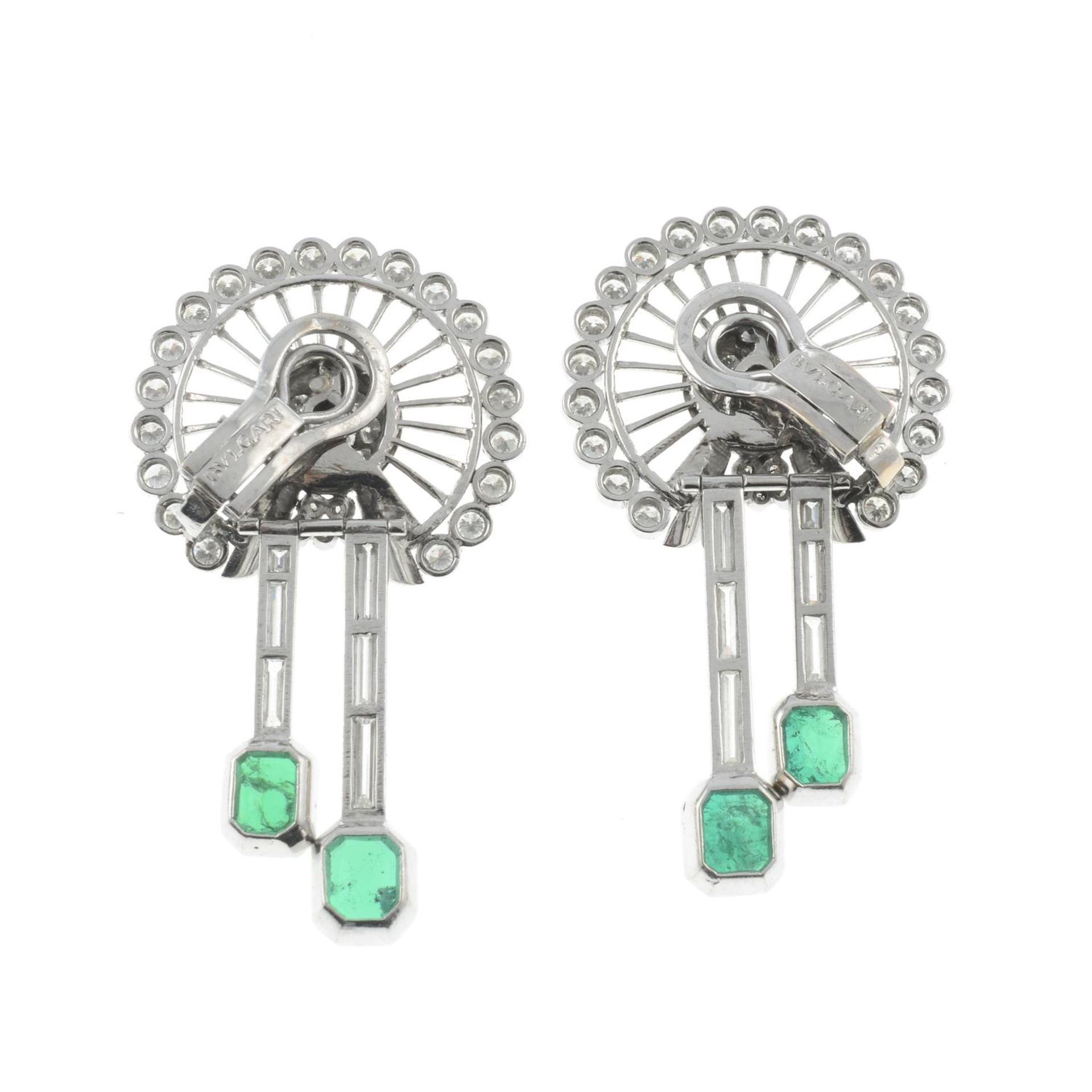 A pair of emerald and vari-cut diamond earrings, by Bulgari. - Bild 3 aus 3