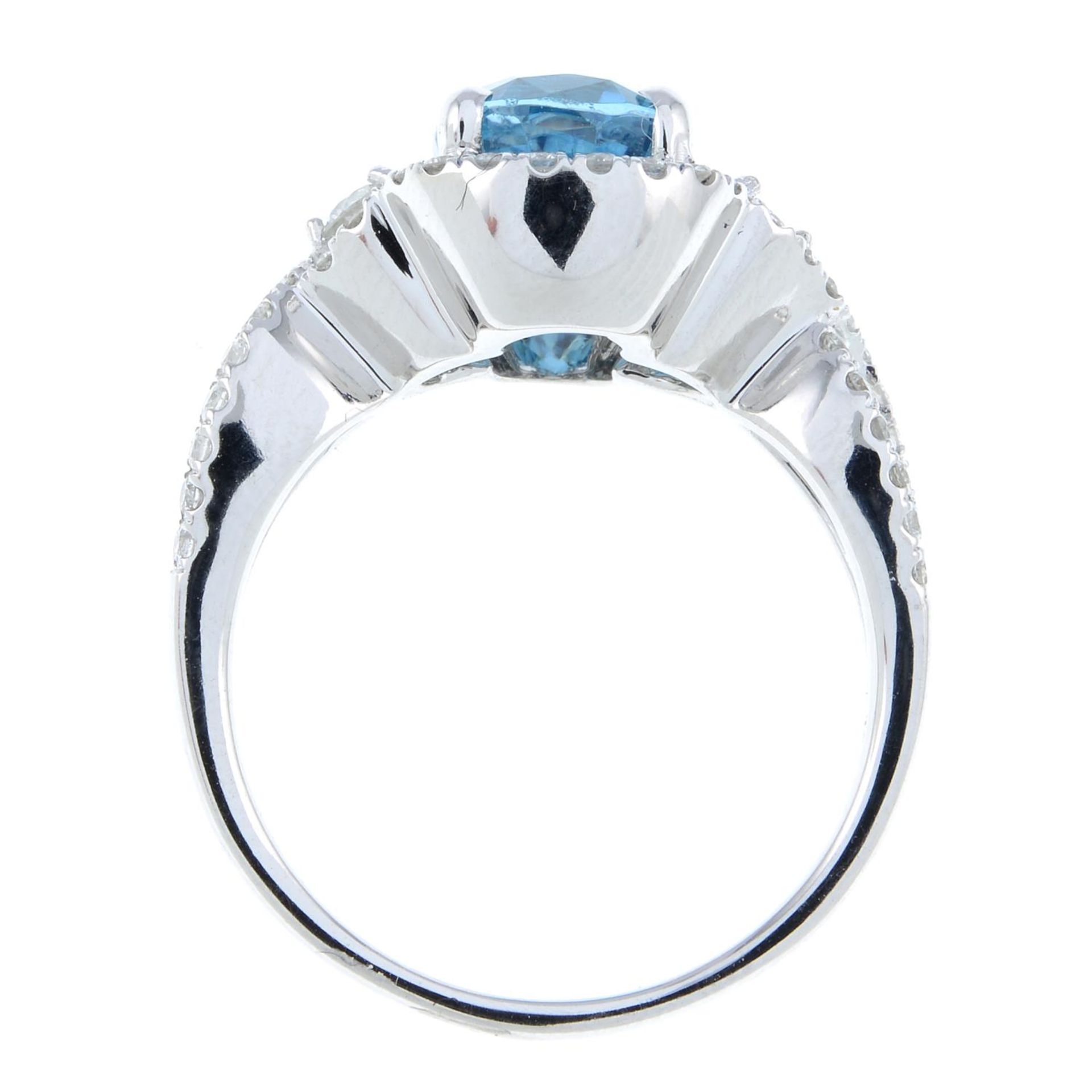 A blue zircon and diamond dress ring.Estimated dimensions of zircon 9 by 6.9 by 6mms. - Bild 6 aus 6