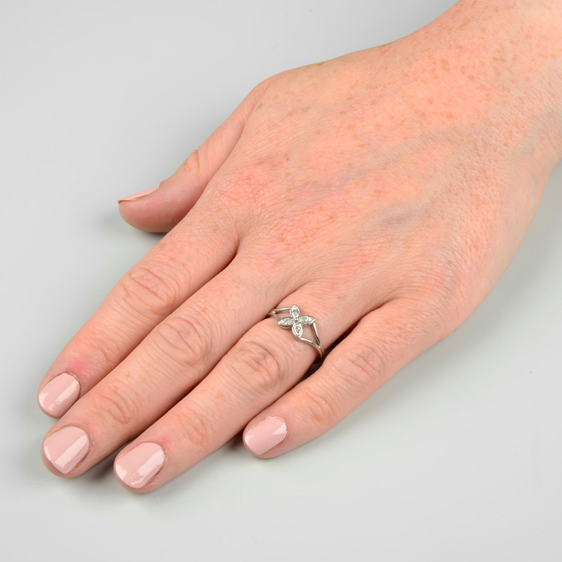 A diamond floral 'Victoria' ring, - Bild 3 aus 6