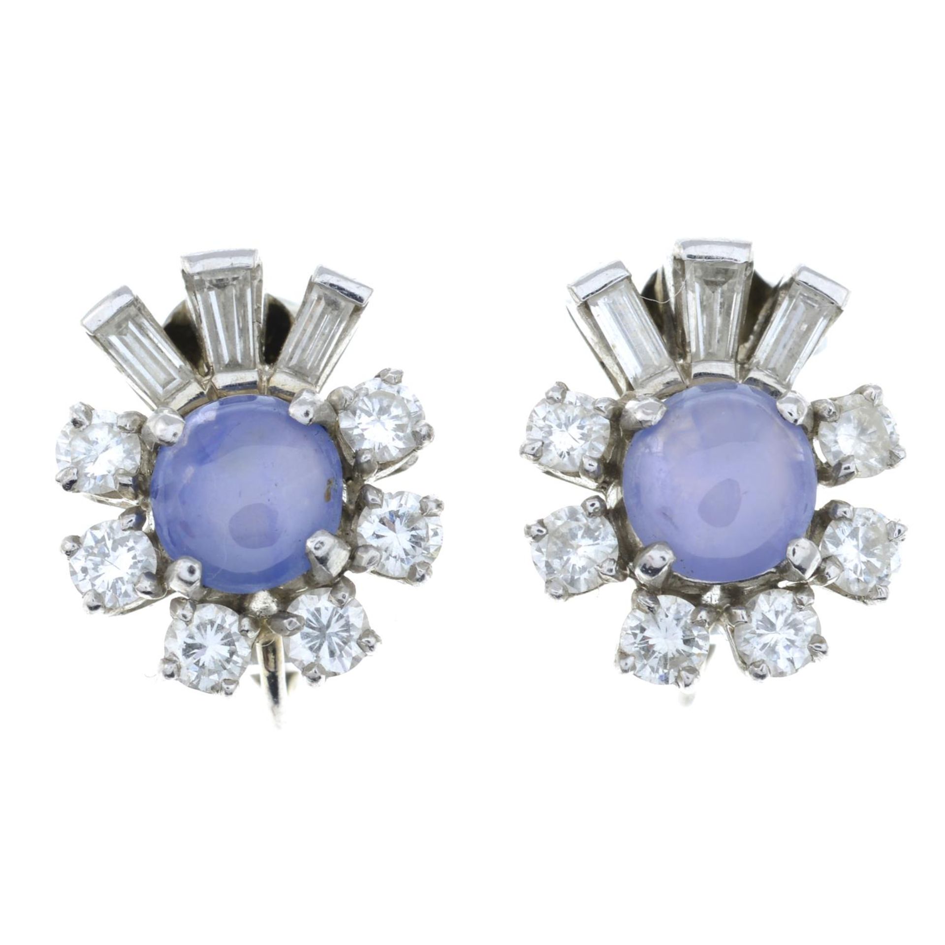 A pair of star sapphire and vari-cut diamond cluster earrings. - Bild 2 aus 4