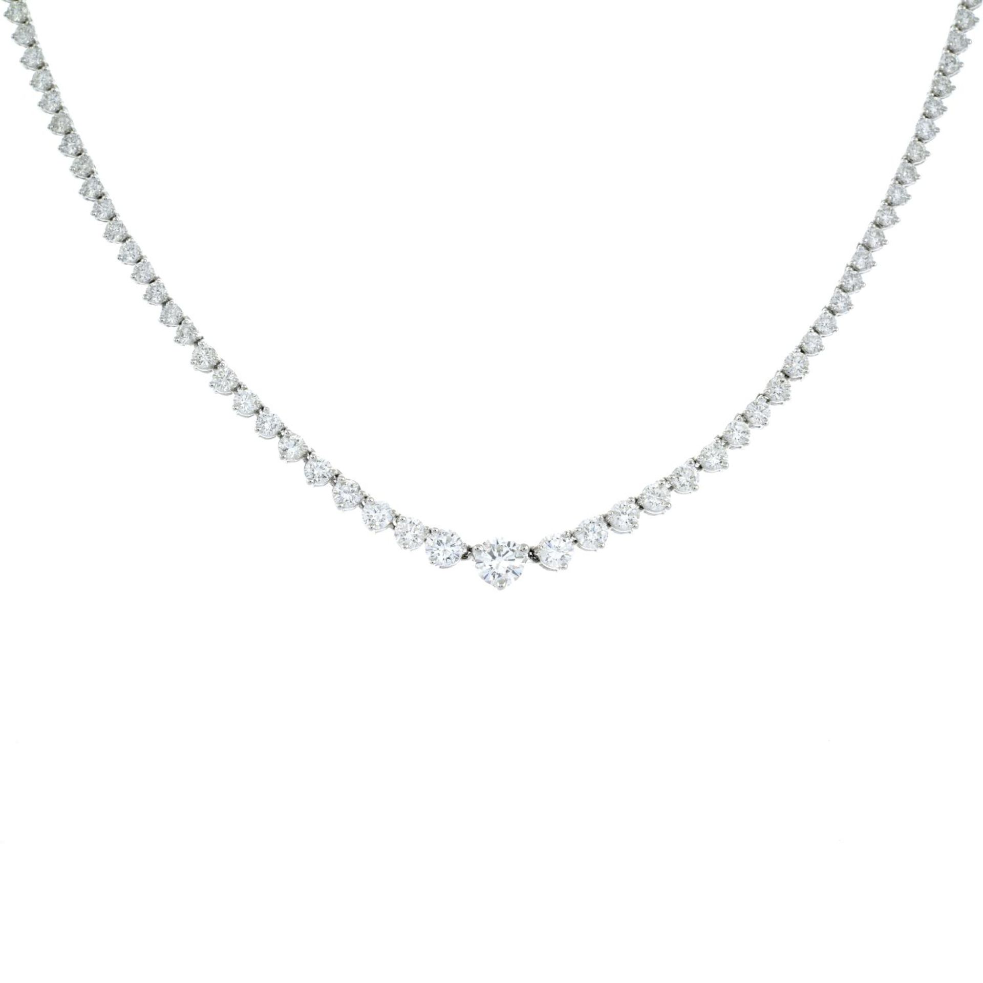 A graduated brilliant-cut diamond line necklace. - Bild 2 aus 6