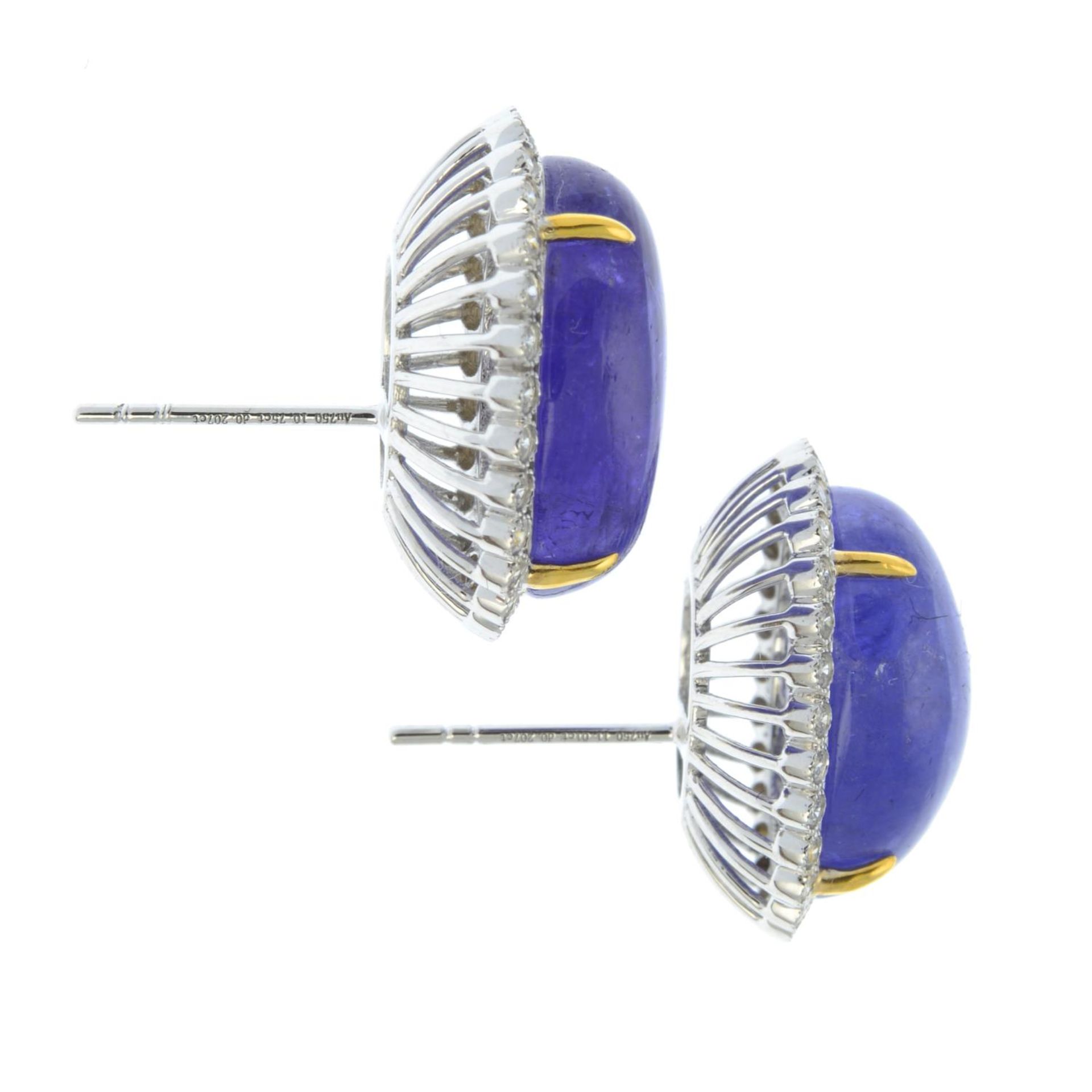 A pair of tanzanite cabochon and brilliant-cut diamond earrings.Total tanzanite weight - Bild 3 aus 4