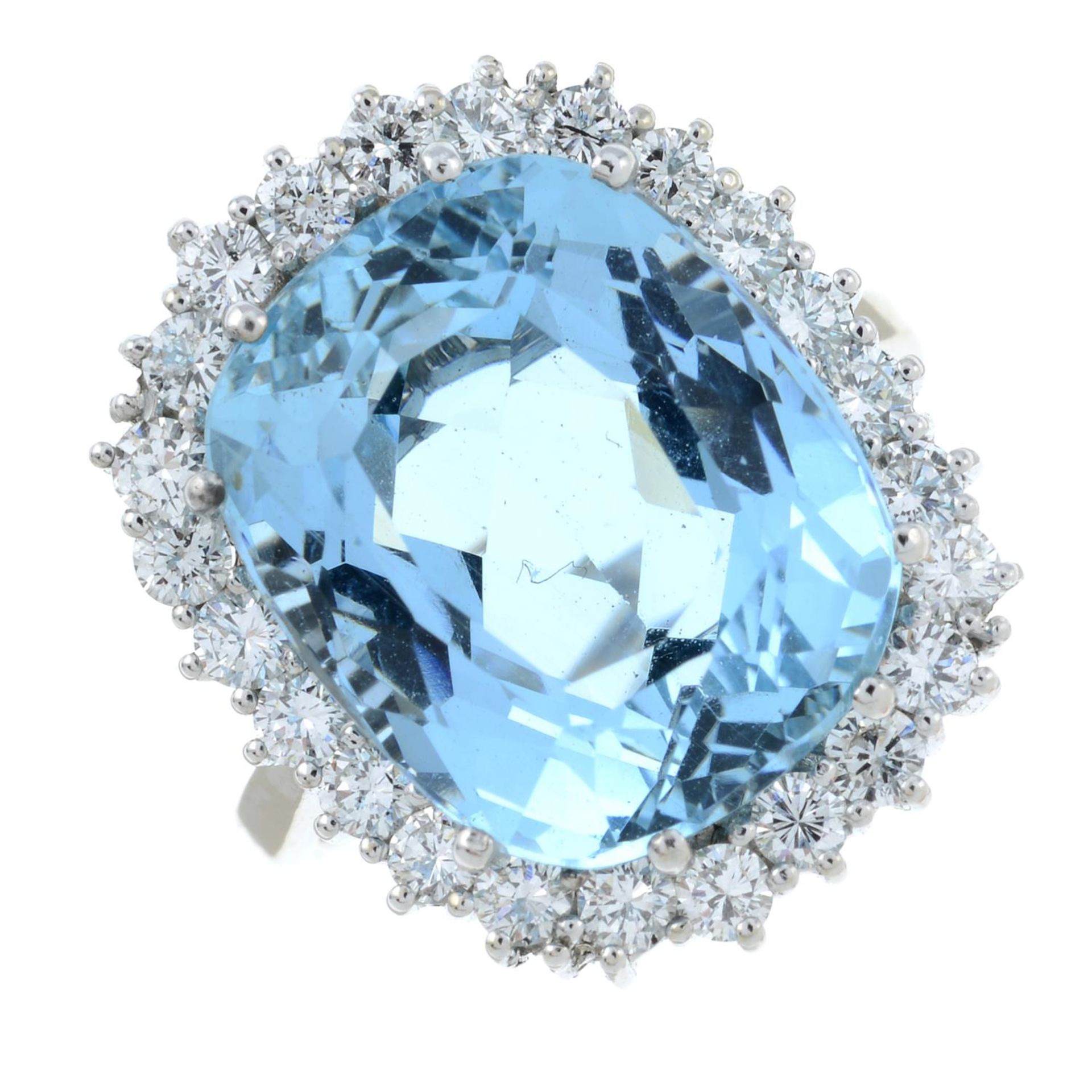 An aquamarine and diamond cluster ring.Aquamarine weight 10.94cts.Estimated total diamond weight - Bild 2 aus 6