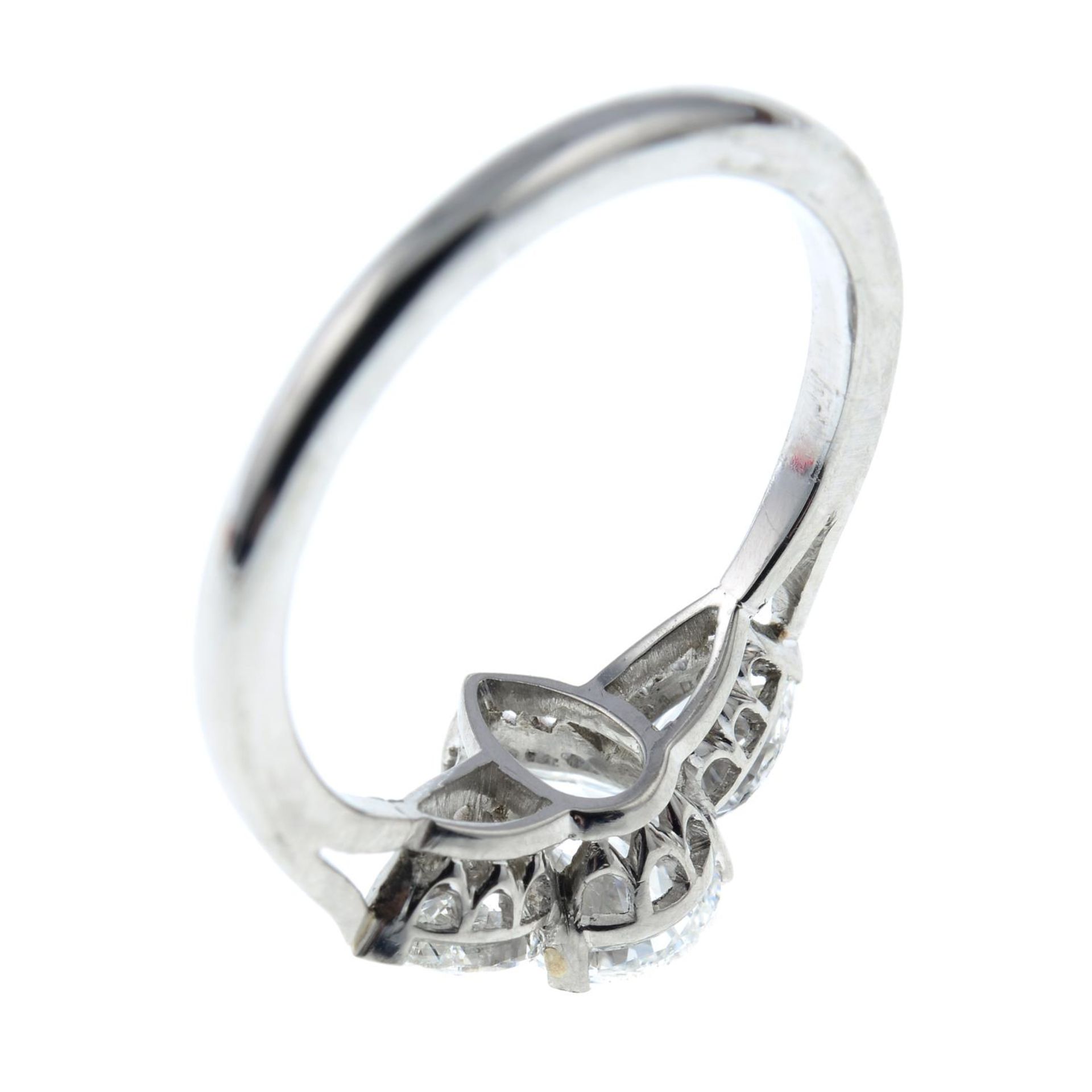 A pear-shape diamond three-stone ring.With report 1146953348, - Bild 4 aus 7