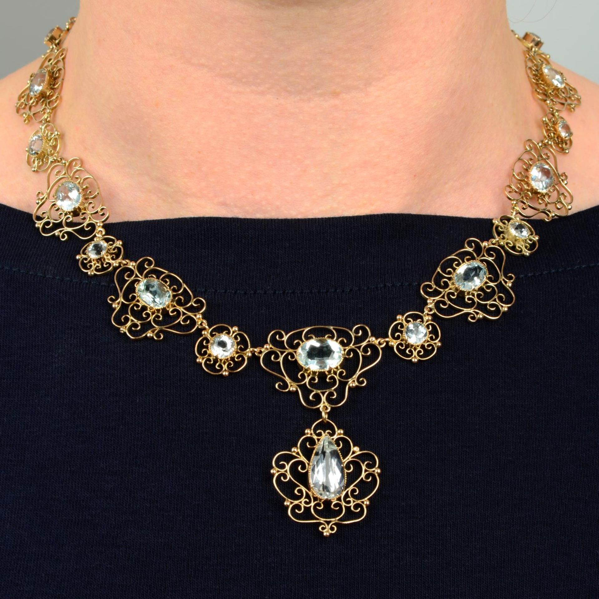An early 20th century Arts & Crafts gold aquamarine necklace.Length 43.5cms.