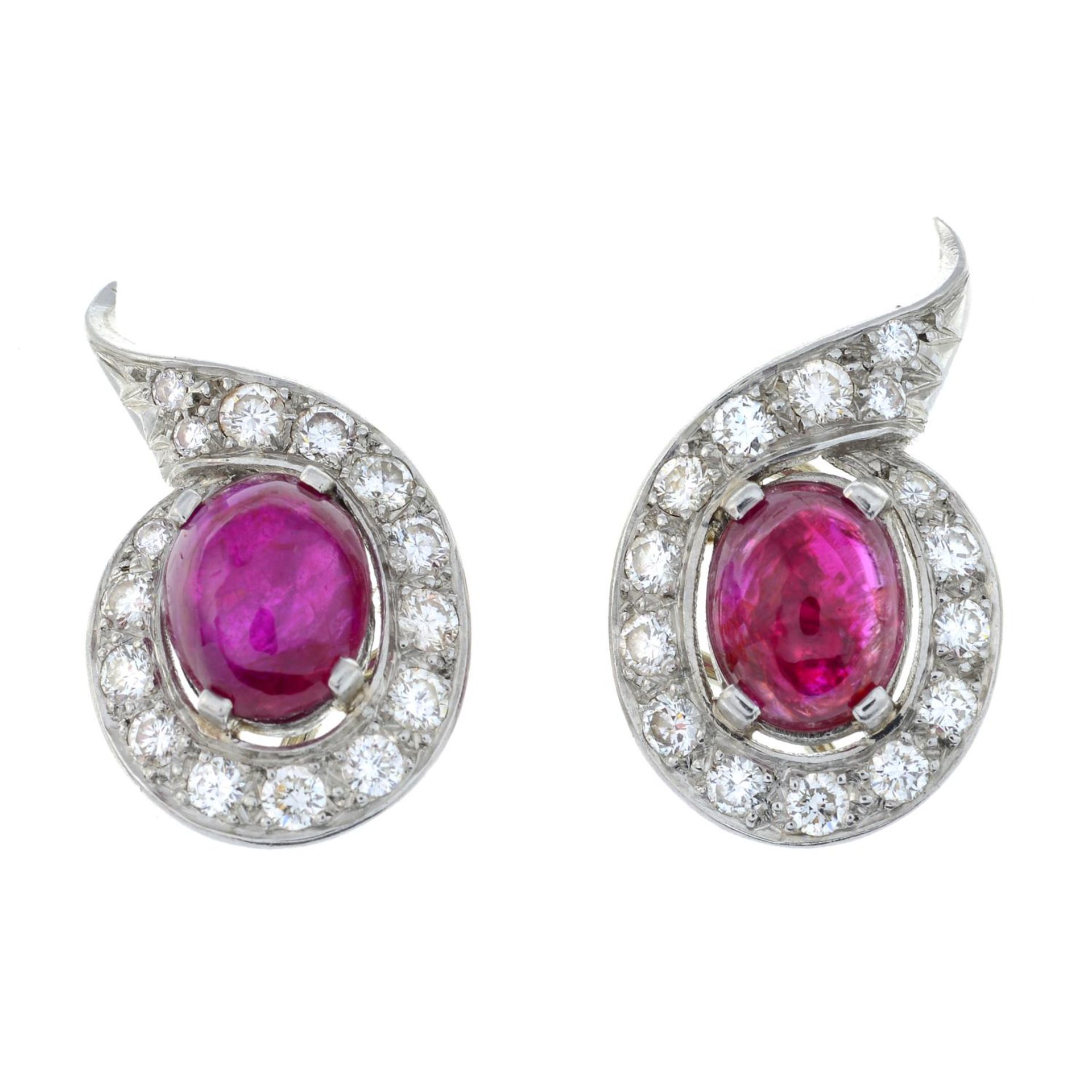 A pair of Burma ruby cabochon and diamond earrings.With report 80246-92, - Bild 2 aus 4