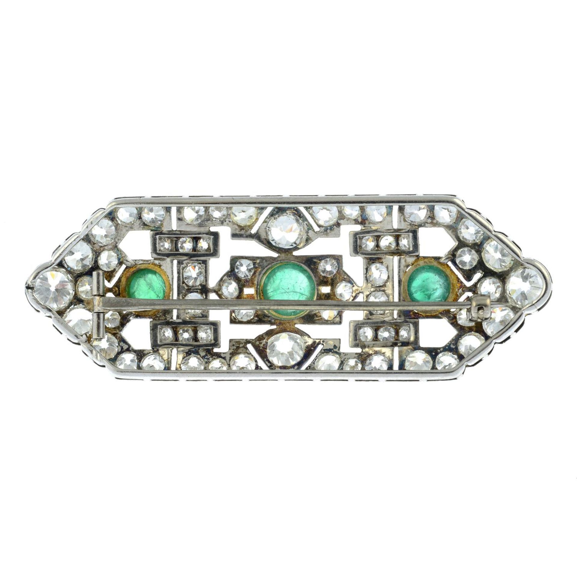 An Art Deco platinum and gold, emerald and diamond geometric brooch. - Bild 4 aus 4