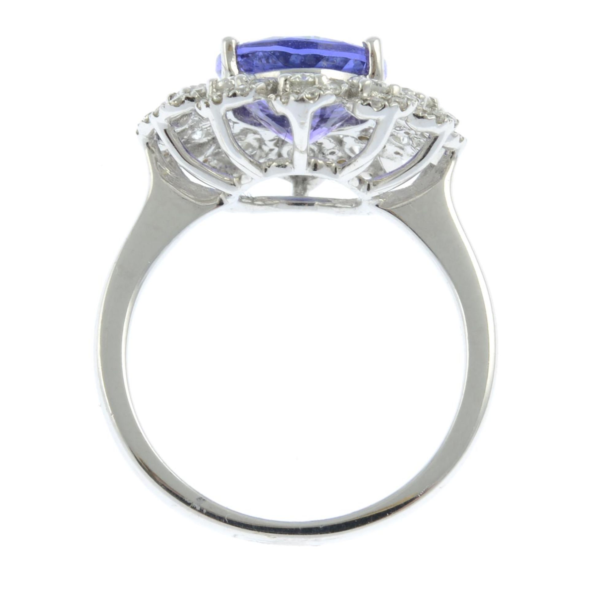 An 18ct gold tanzanite and diamond dress ring.Tanzanite weight 3.71cts.Total diamond weight 0.99ct, - Bild 6 aus 6