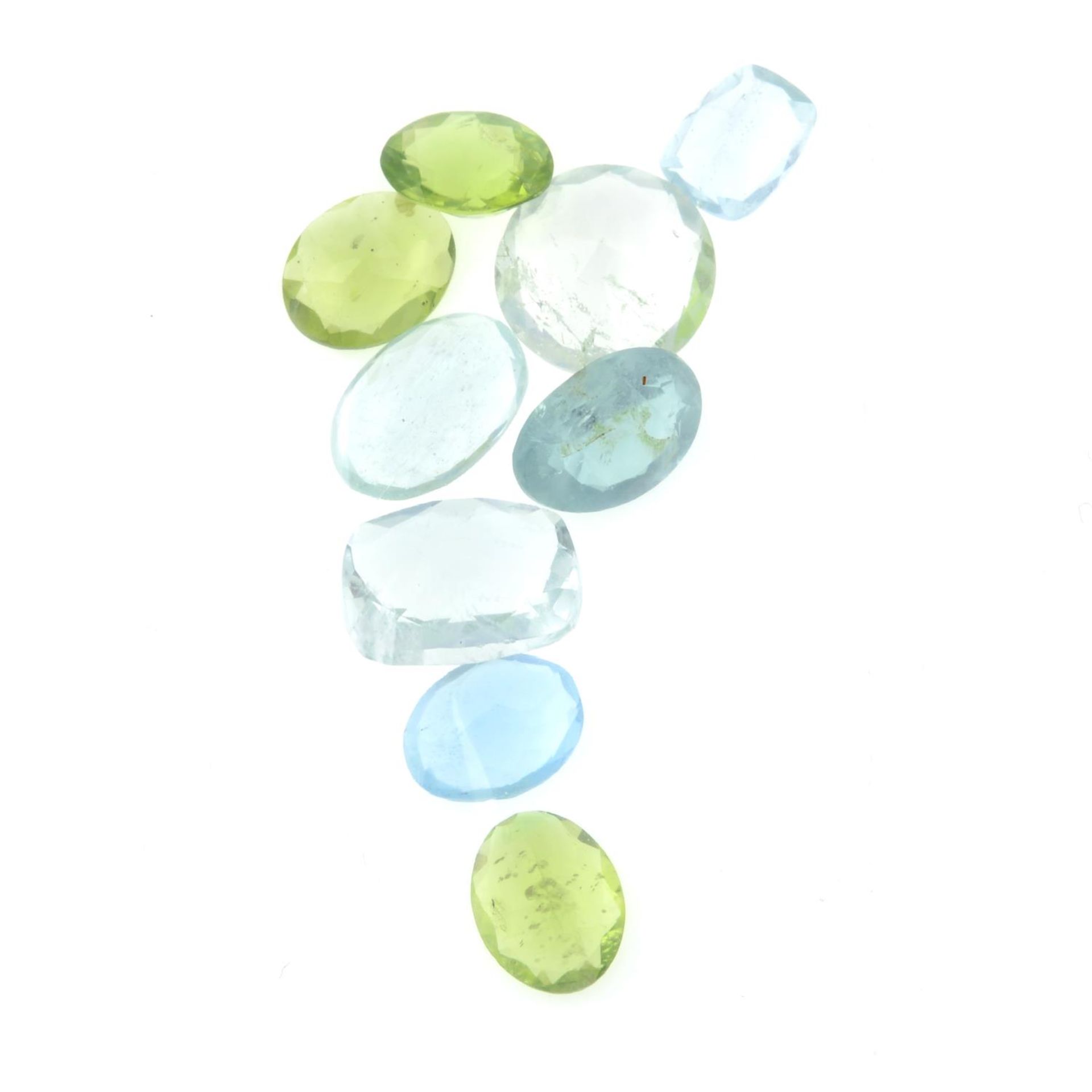 A selection of gemstones, to include six aquamarines, three peridots and three opals. - Bild 2 aus 2