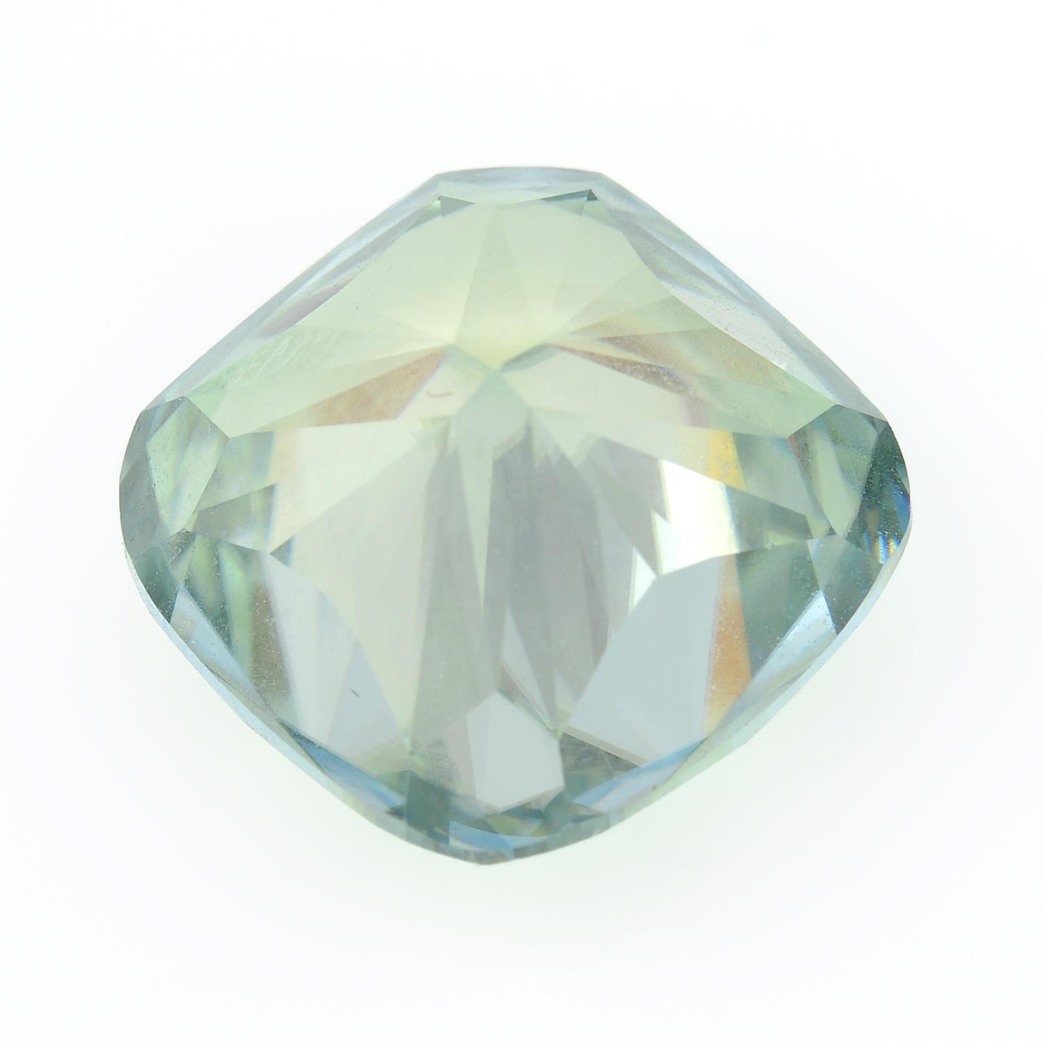 A square-shape green synthetic moissanite. - Image 2 of 2