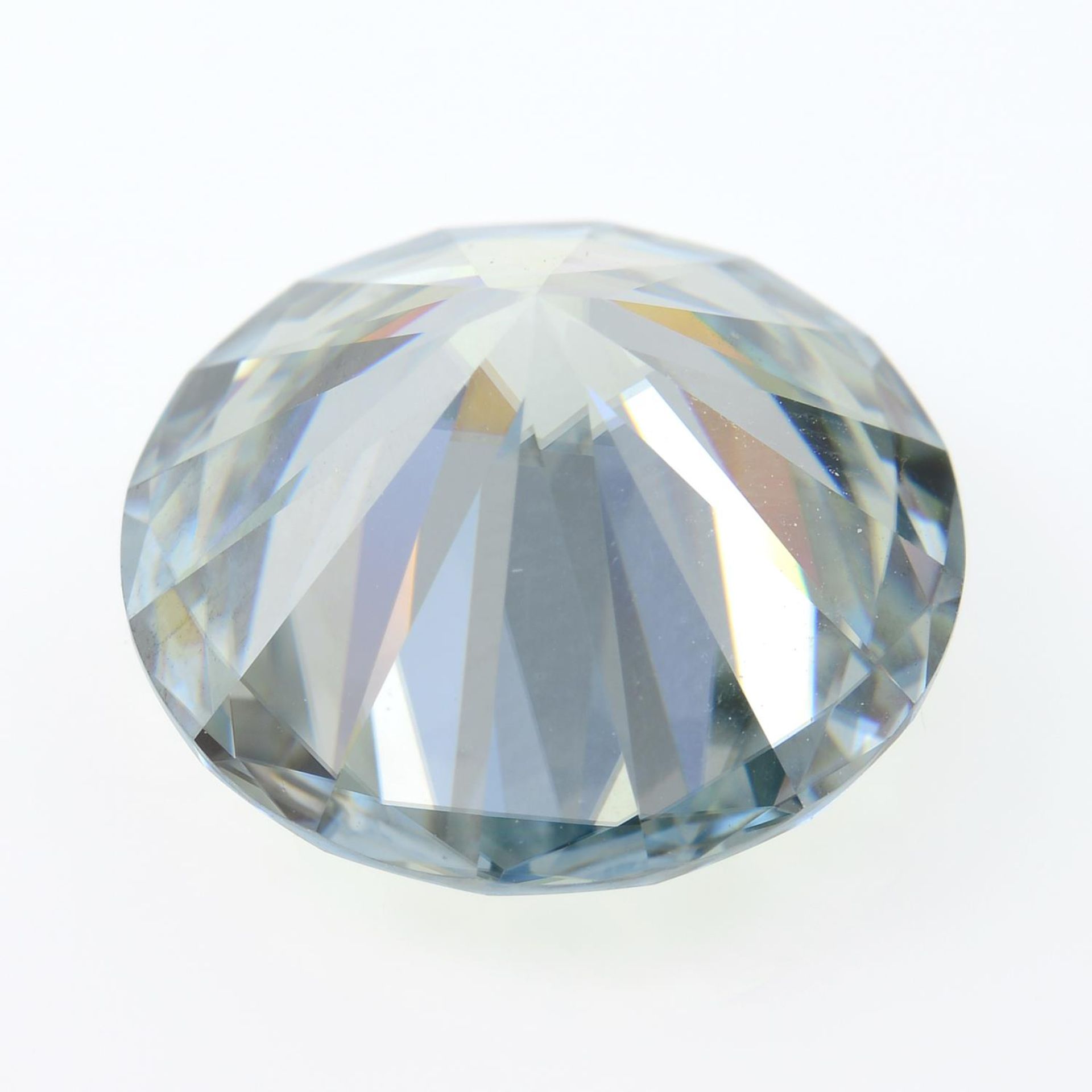 A circular-shape synthetic moissanite, weighing 11.40cts. - Bild 2 aus 2