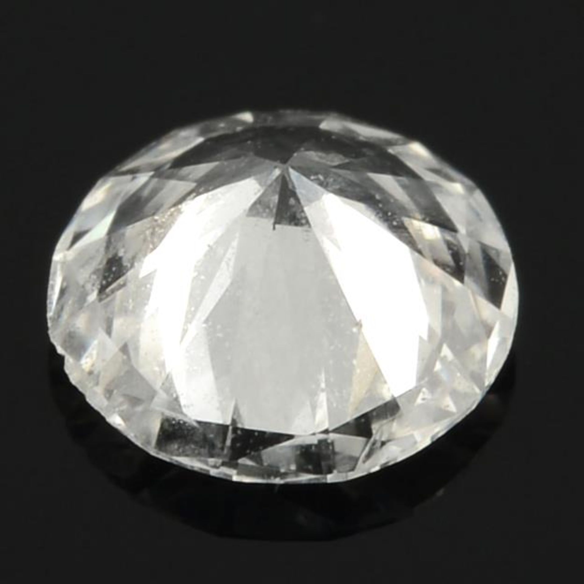 A brilliant cut diamond. - Image 2 of 2