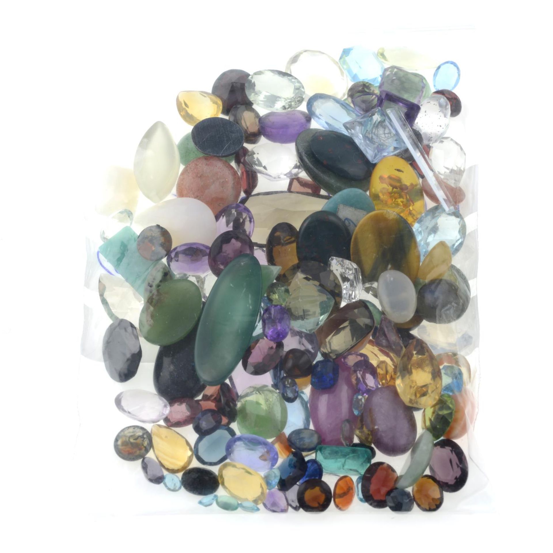 A selection of gemstones, weighing 532cts, to include quartz, topaz, bloodstone and others. - Bild 2 aus 2