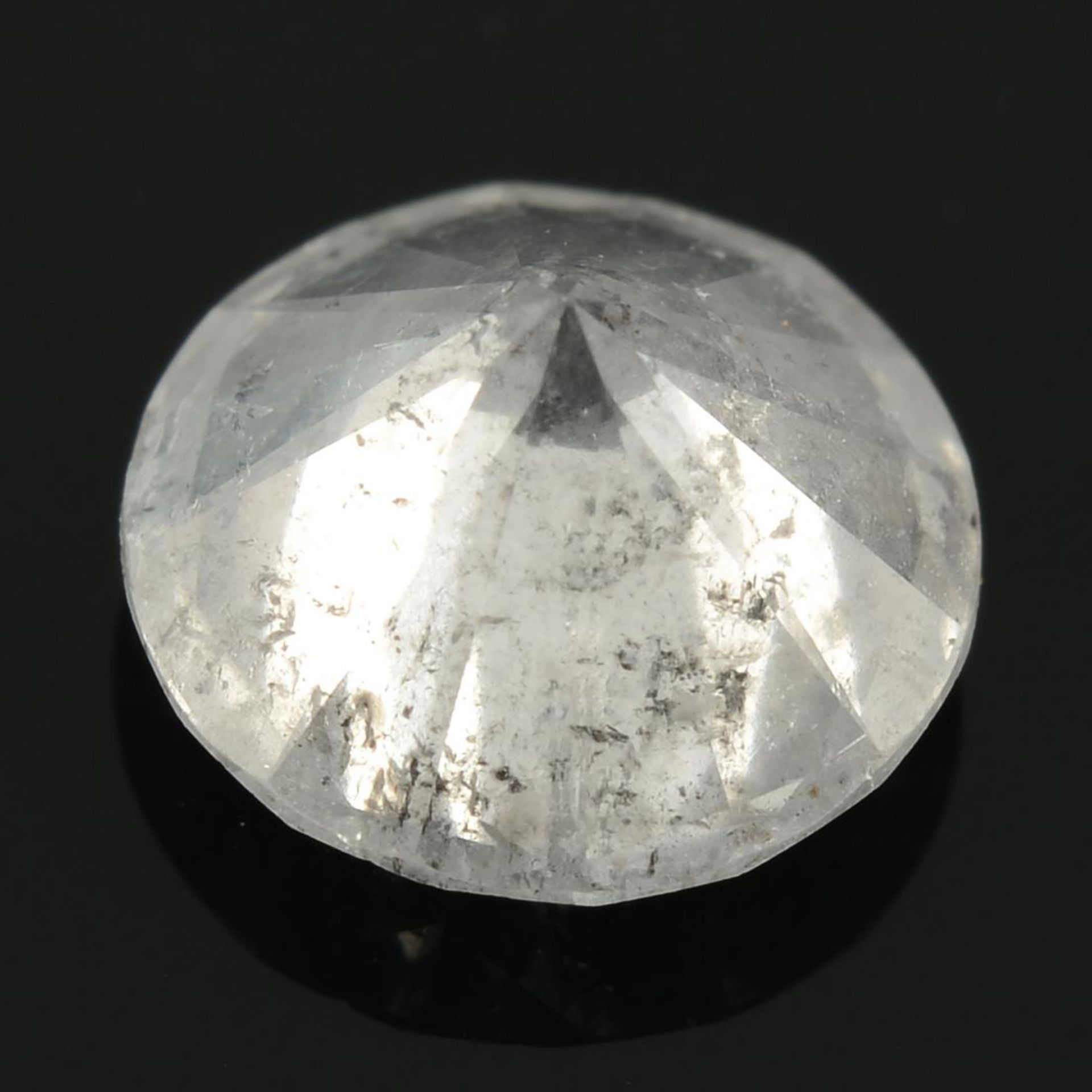 A brilliant cut diamond. - Image 2 of 2