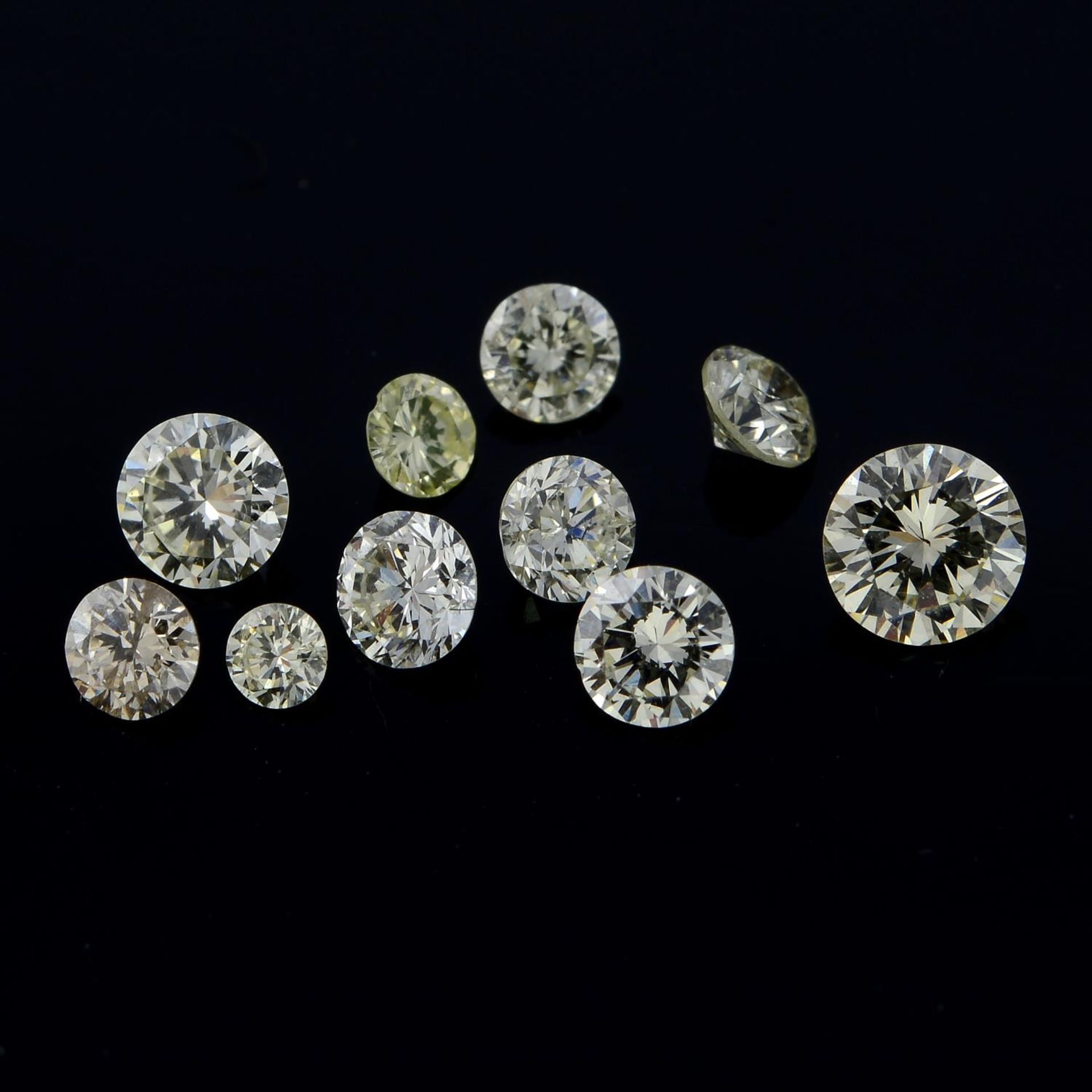A selection of diamonds, weighing 1.04cts total.
