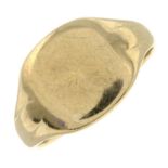 A 9ct gold signet ring.Hallmarks for Birmingham, 1975.Ring size W.