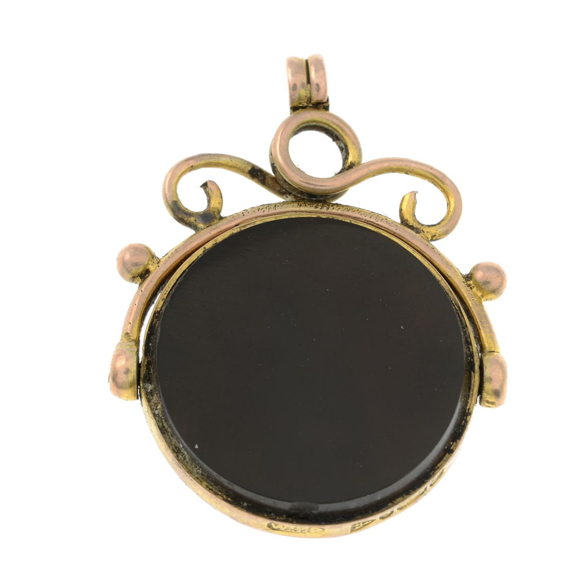 An Edwardian 9ct gold bloodstone and agate swivel fob.